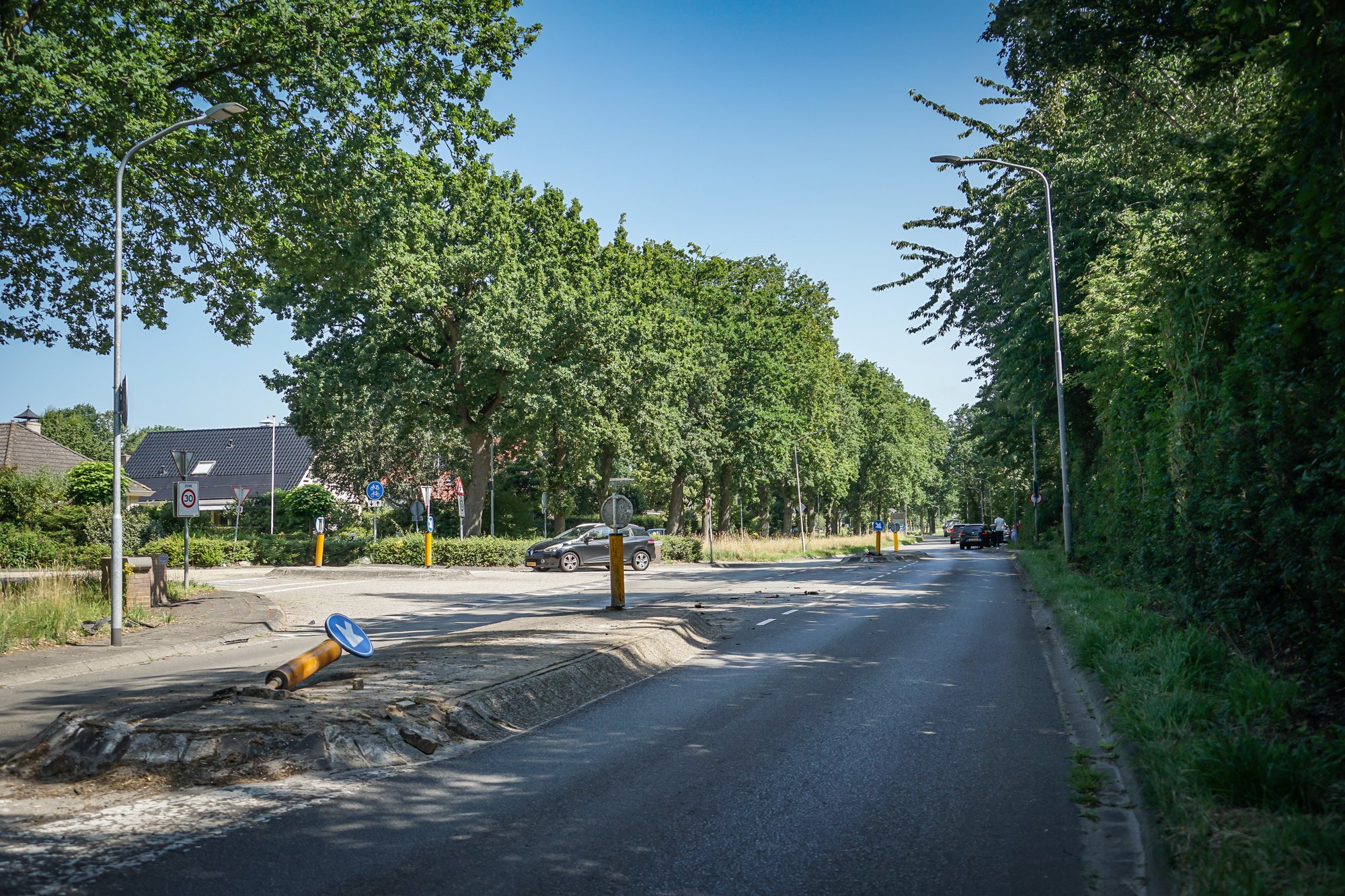 Auto van de weg geraakt op Asserweg in Beilen