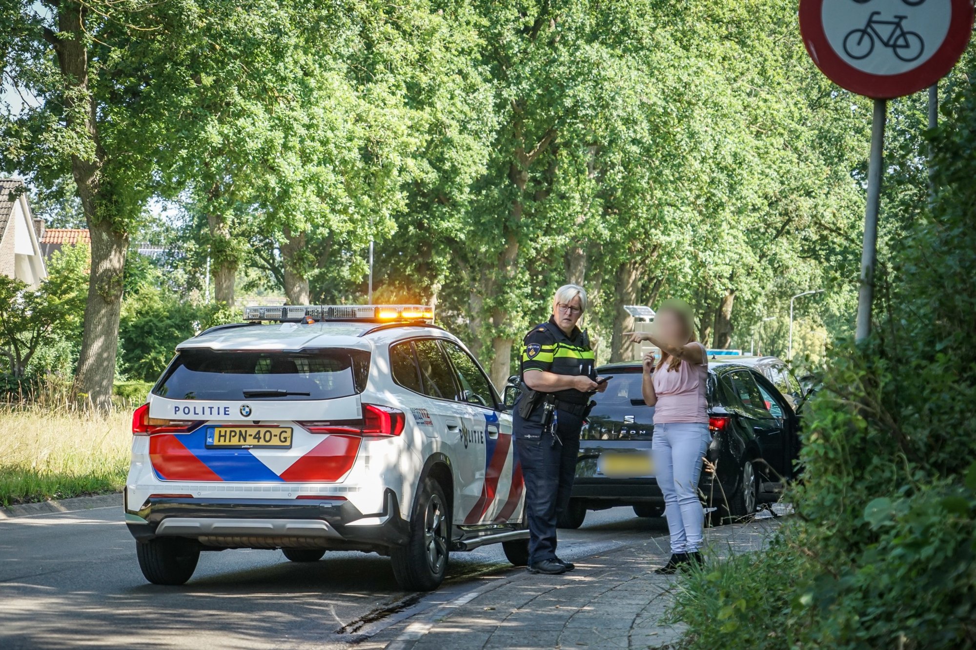 Auto van de weg geraakt op Asserweg in Beilen
