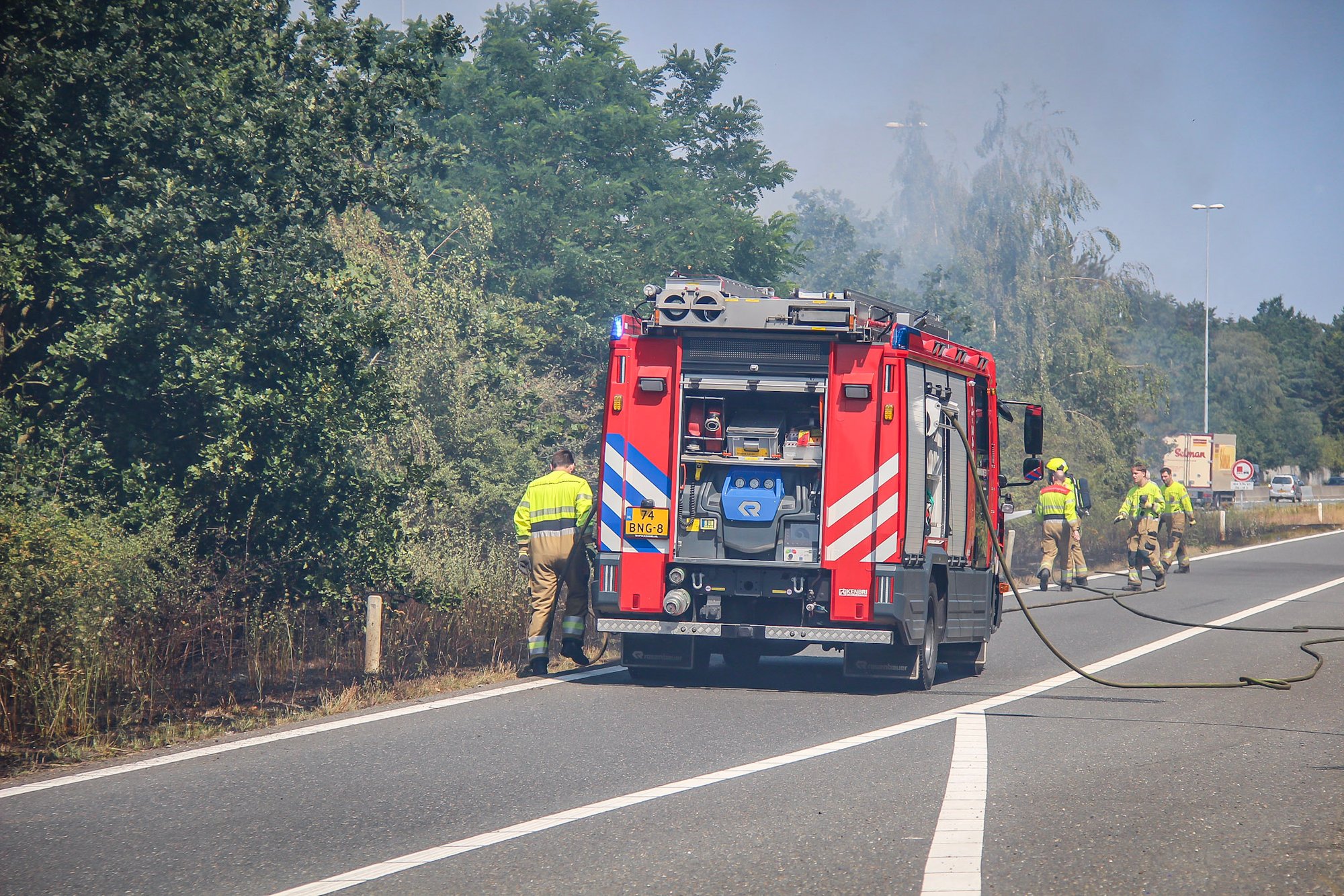 Bermbrand langs toerit A59 bij Rosmalen snel onder controle