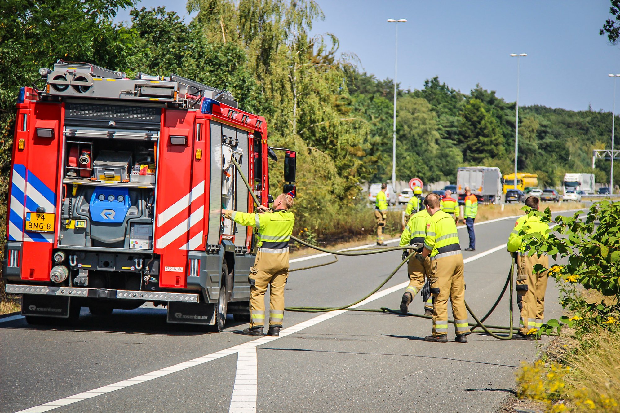 Bermbrand langs toerit A59 bij Rosmalen snel onder controle
