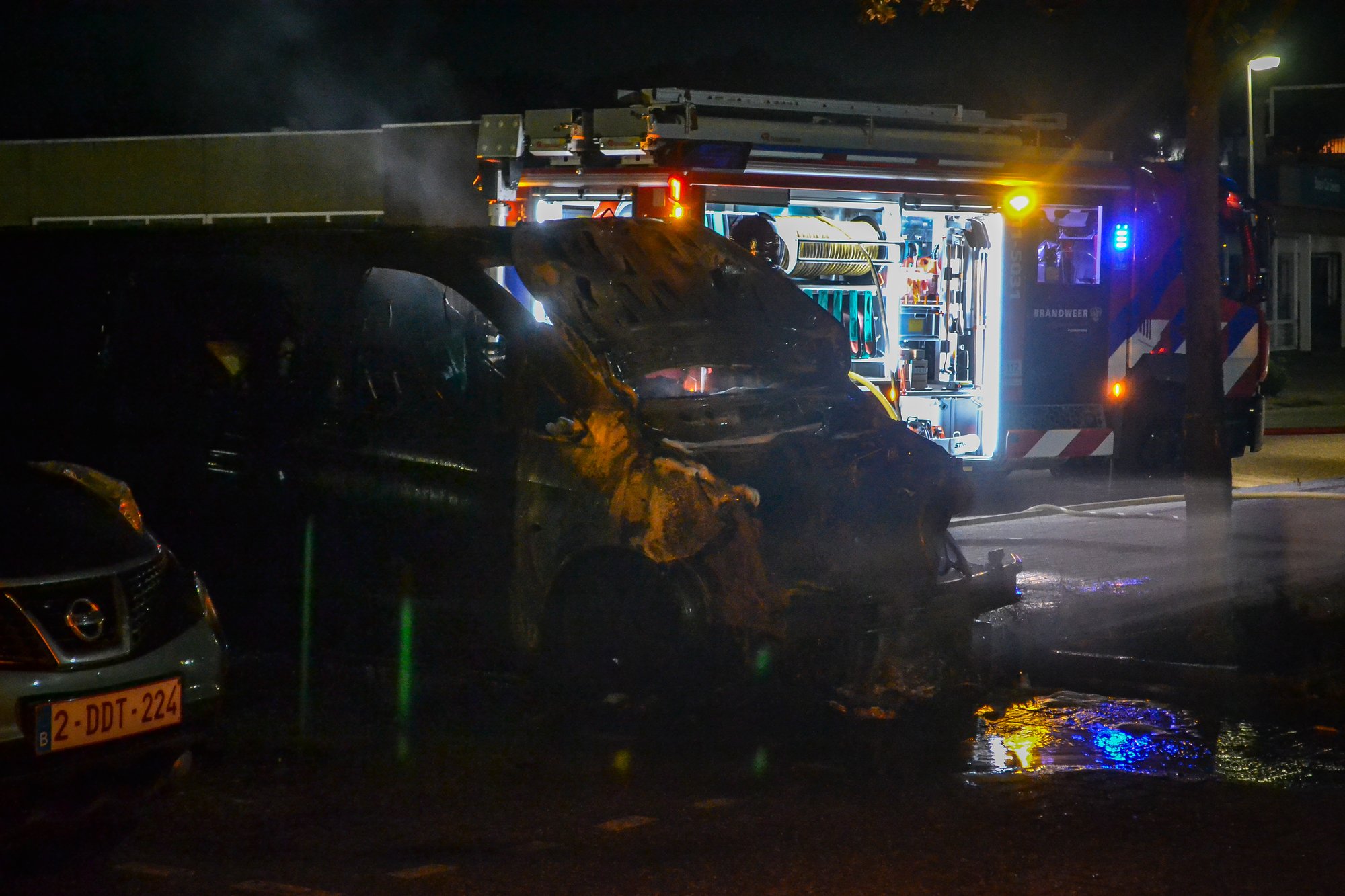 Bestelbus brand volledig uit in Purmerend