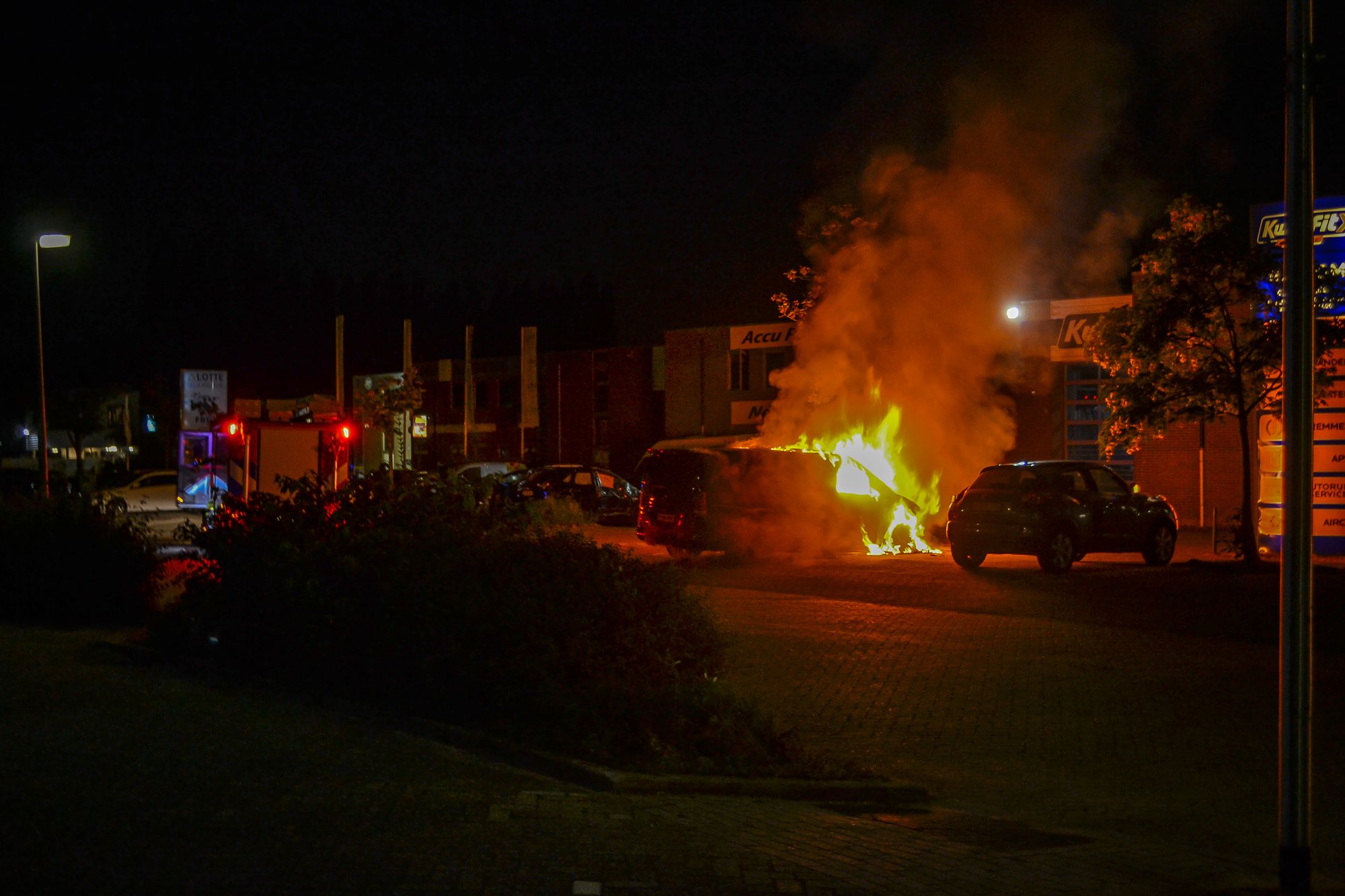 Bestelbus brand volledig uit in Purmerend
