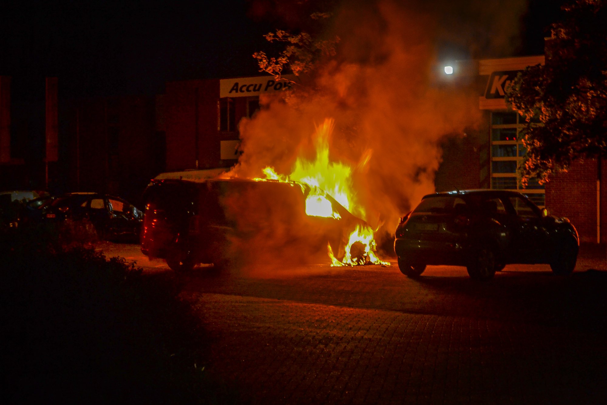 Bestelbus brand volledig uit in Purmerend