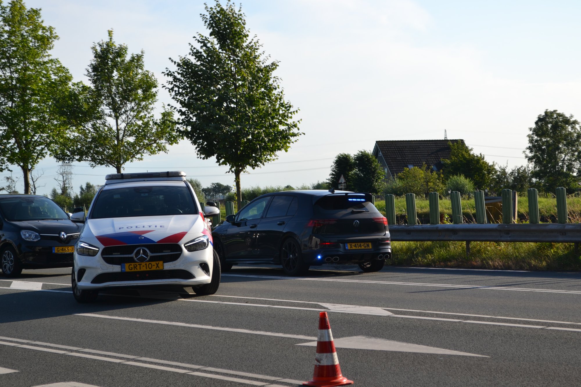 Botsing tussen twee auto’s op de N235 in Purmerend