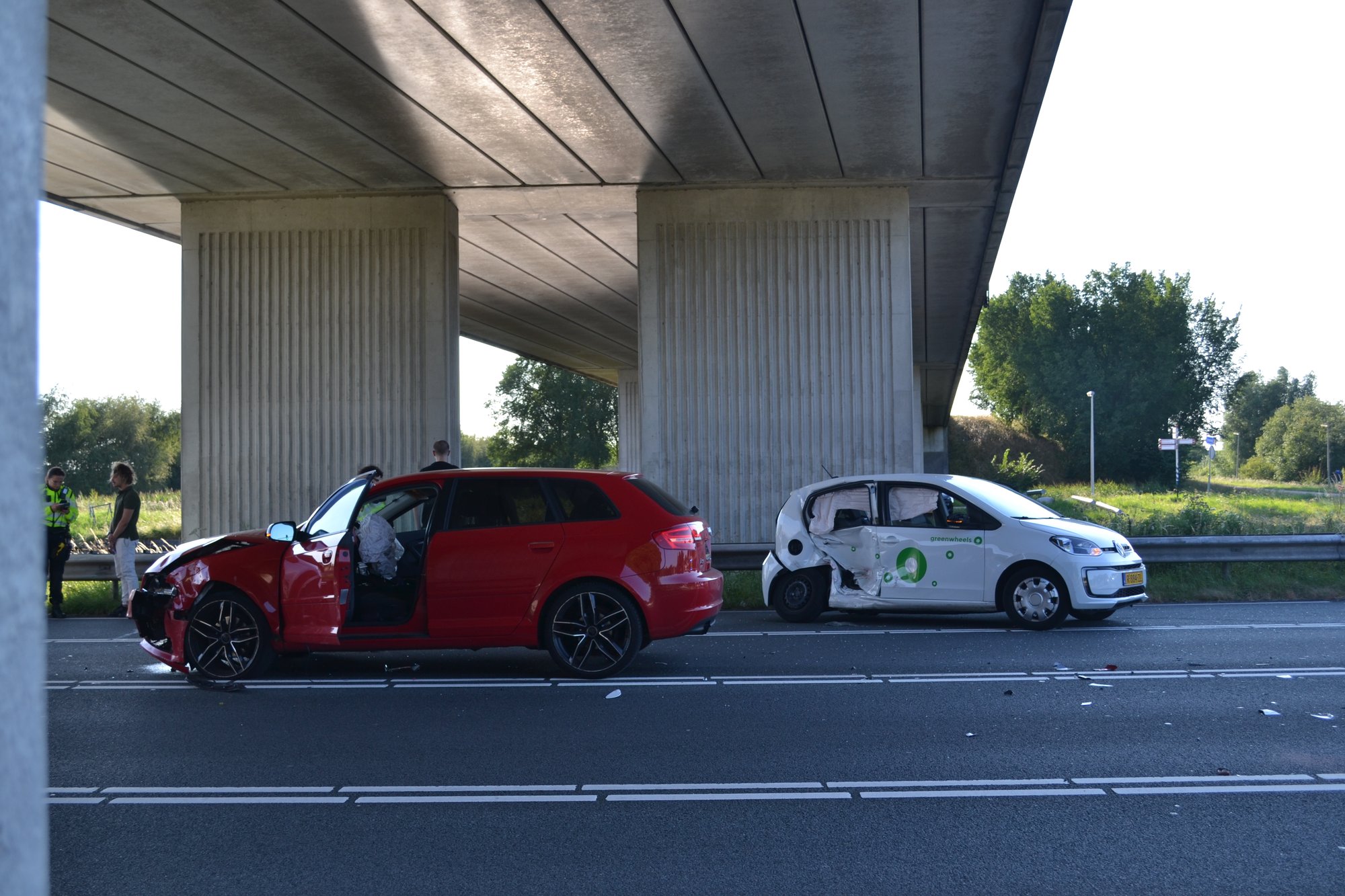 Botsing tussen twee auto’s op de N235 in Purmerend