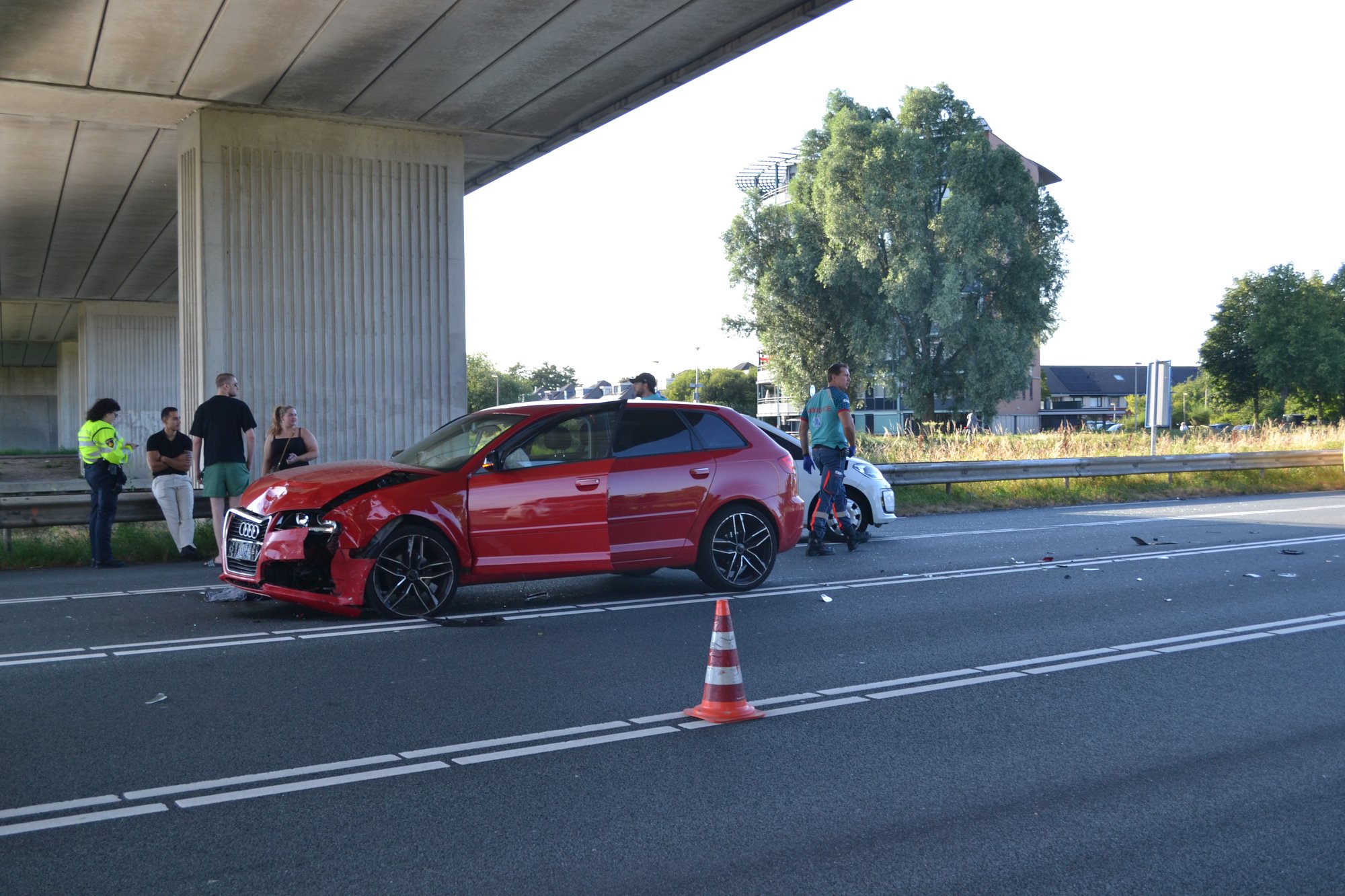 Botsing tussen twee auto’s op de N235 in Purmerend