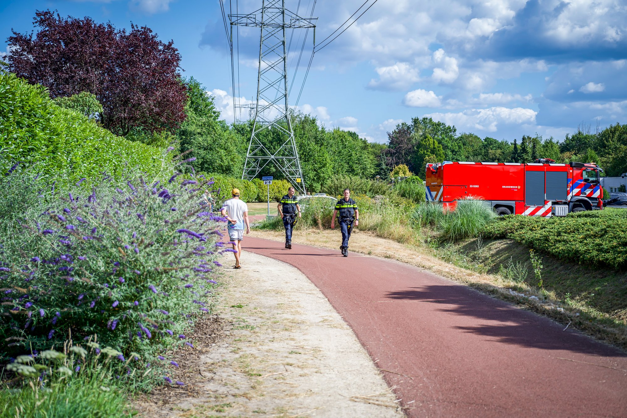 Brand in berm langs spoor in Eindhoven