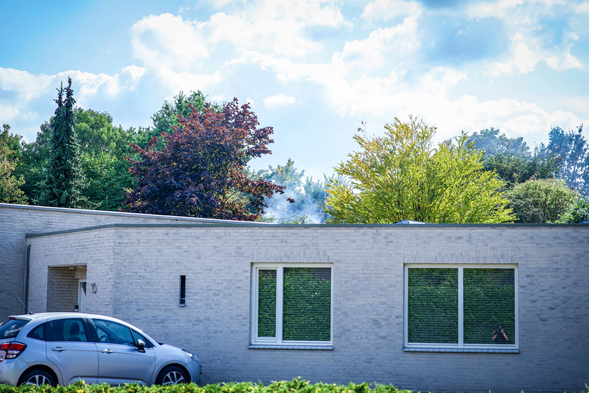 Brand in berm langs spoor in Eindhoven