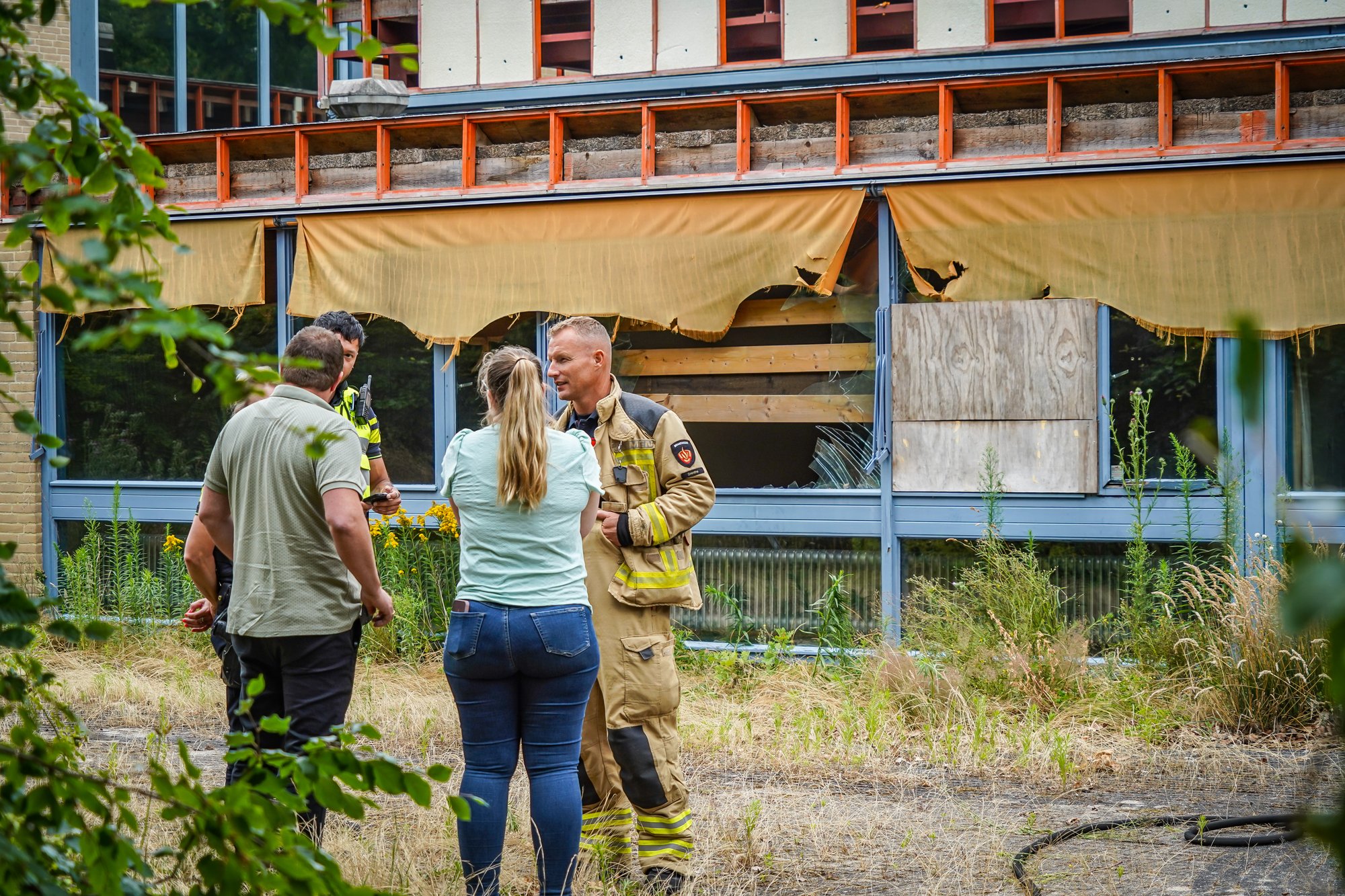 Brand in leegstaand pand aan Angelsloerdijk in Emmen