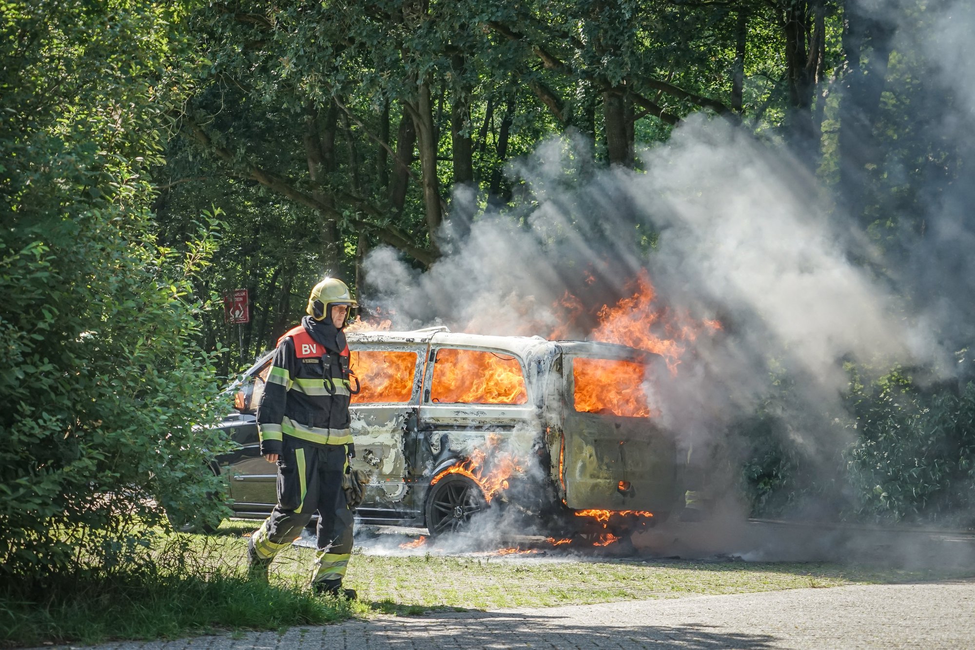 Busje volledig uitgebrand op parkeerplaats bezoekerscentrum Drents-Friese Wold