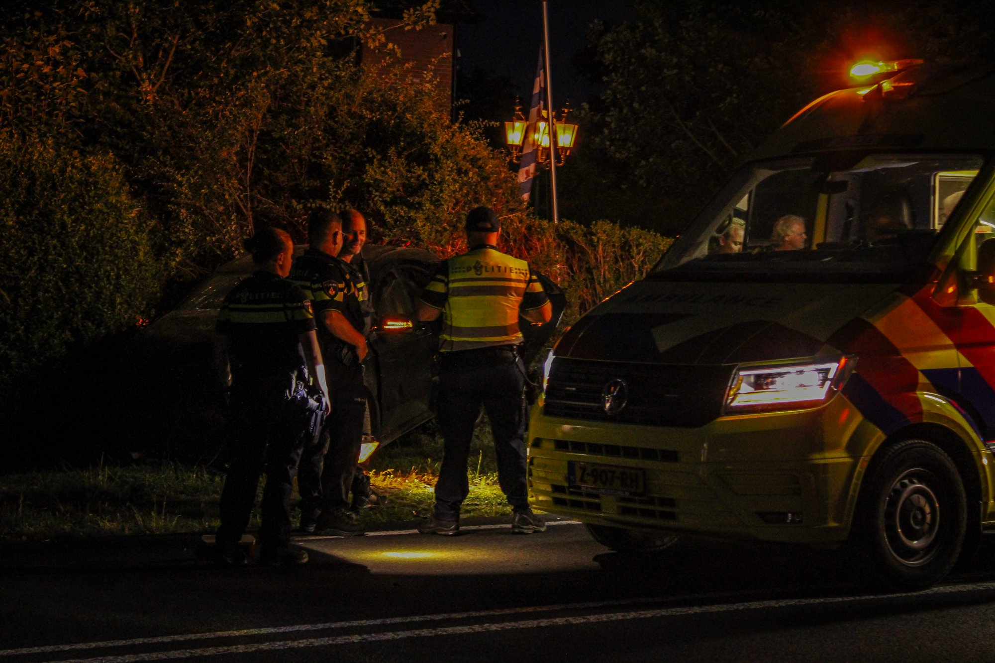 Ernstig frontaal ongeval op De Scheiding in Surhuisterveen