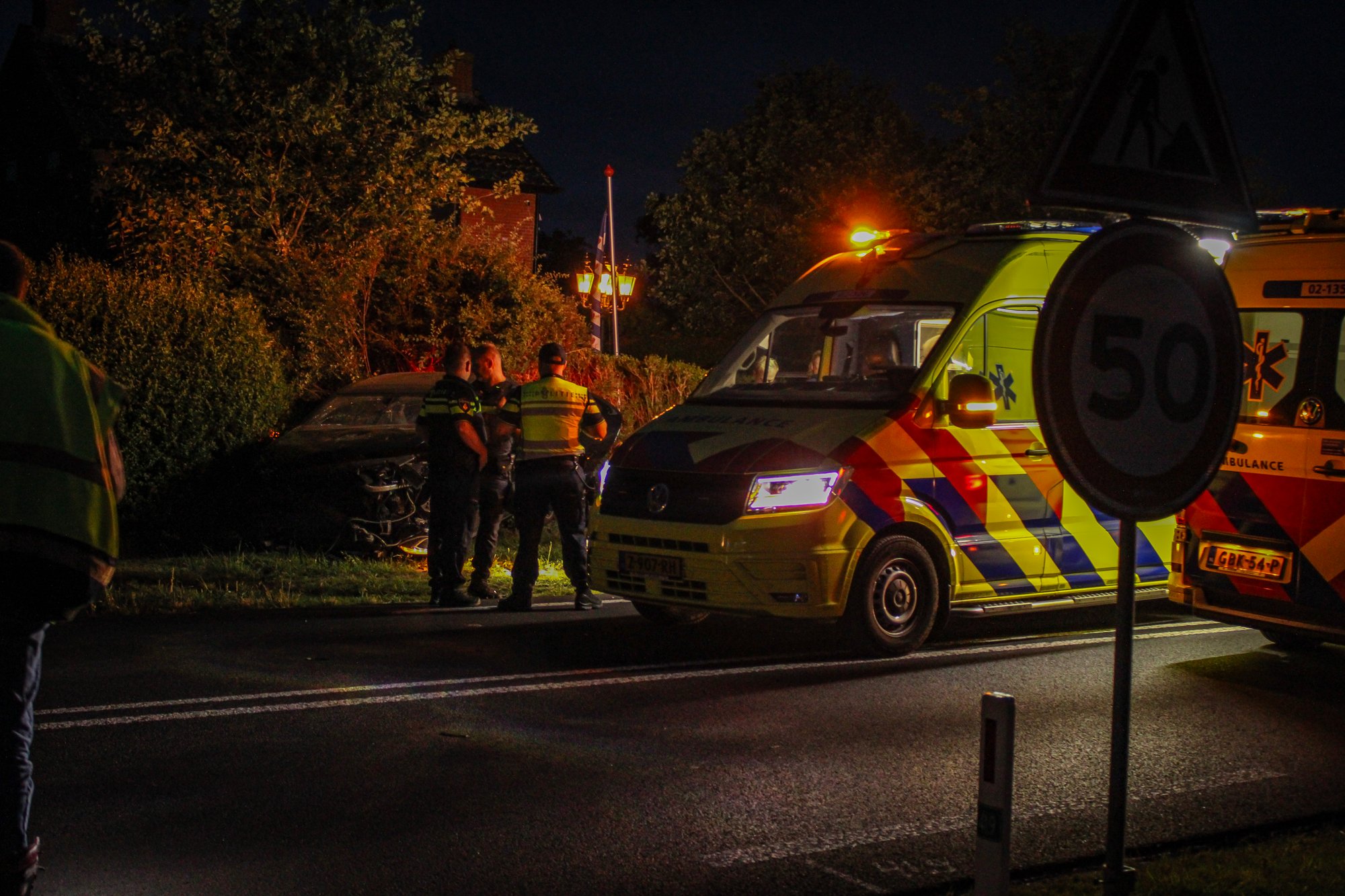 Ernstig frontaal ongeval op De Scheiding in Surhuisterveen