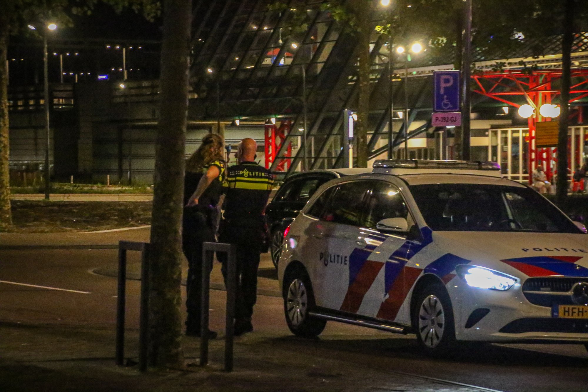 Extra politie-inzet bij station Lelystad na uitschakeling Marokko op WK