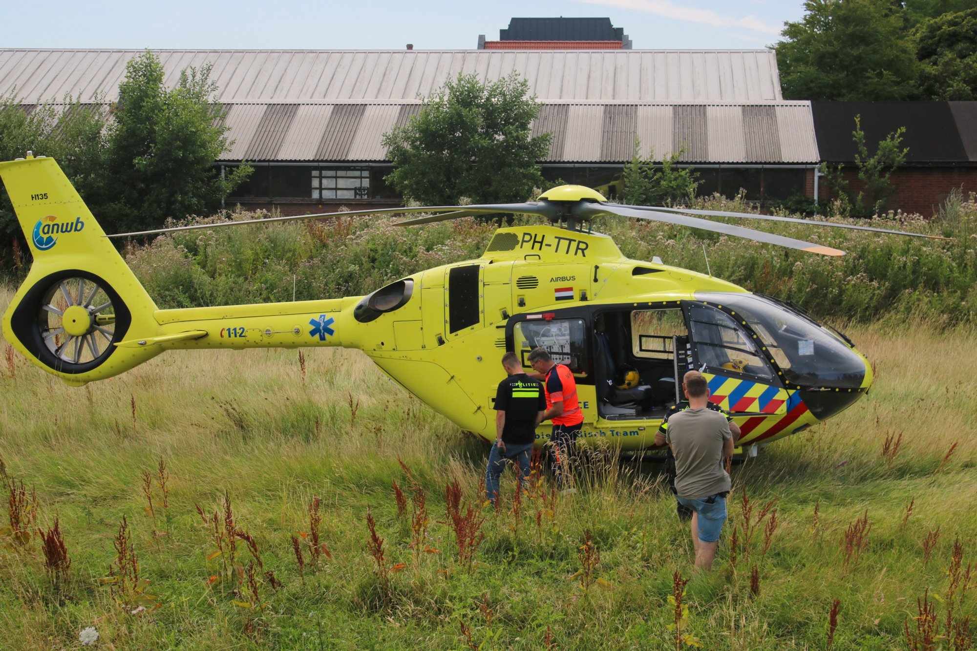 Fietser zwaargewond na aanrijding met auto op Oosteinderweg in Aalsmeer