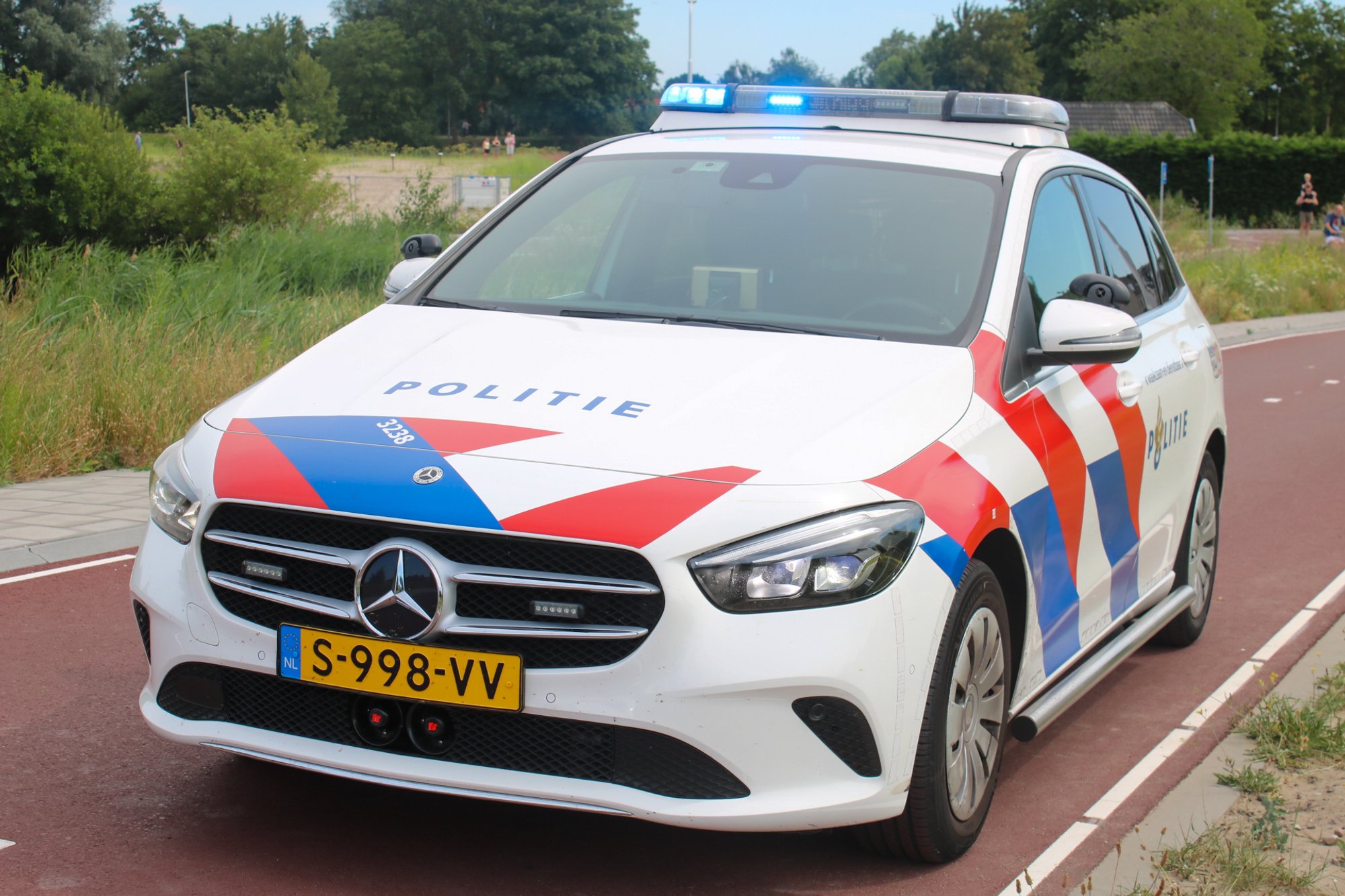 Fietser zwaargewond na aanrijding met auto op Oosteinderweg in Aalsmeer