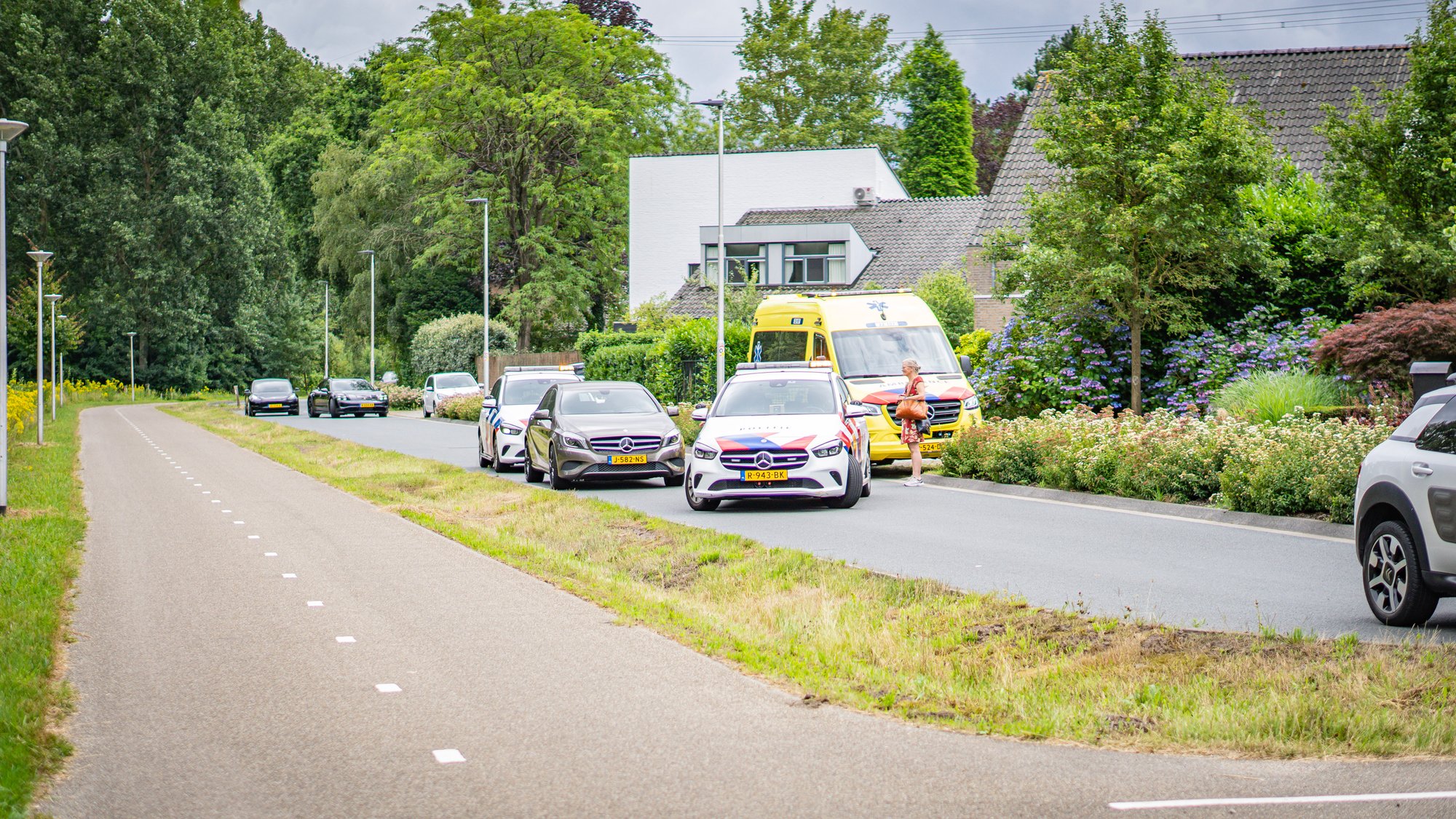 Forse schade bij aanrijding tussen twee auto's in Eindhoven