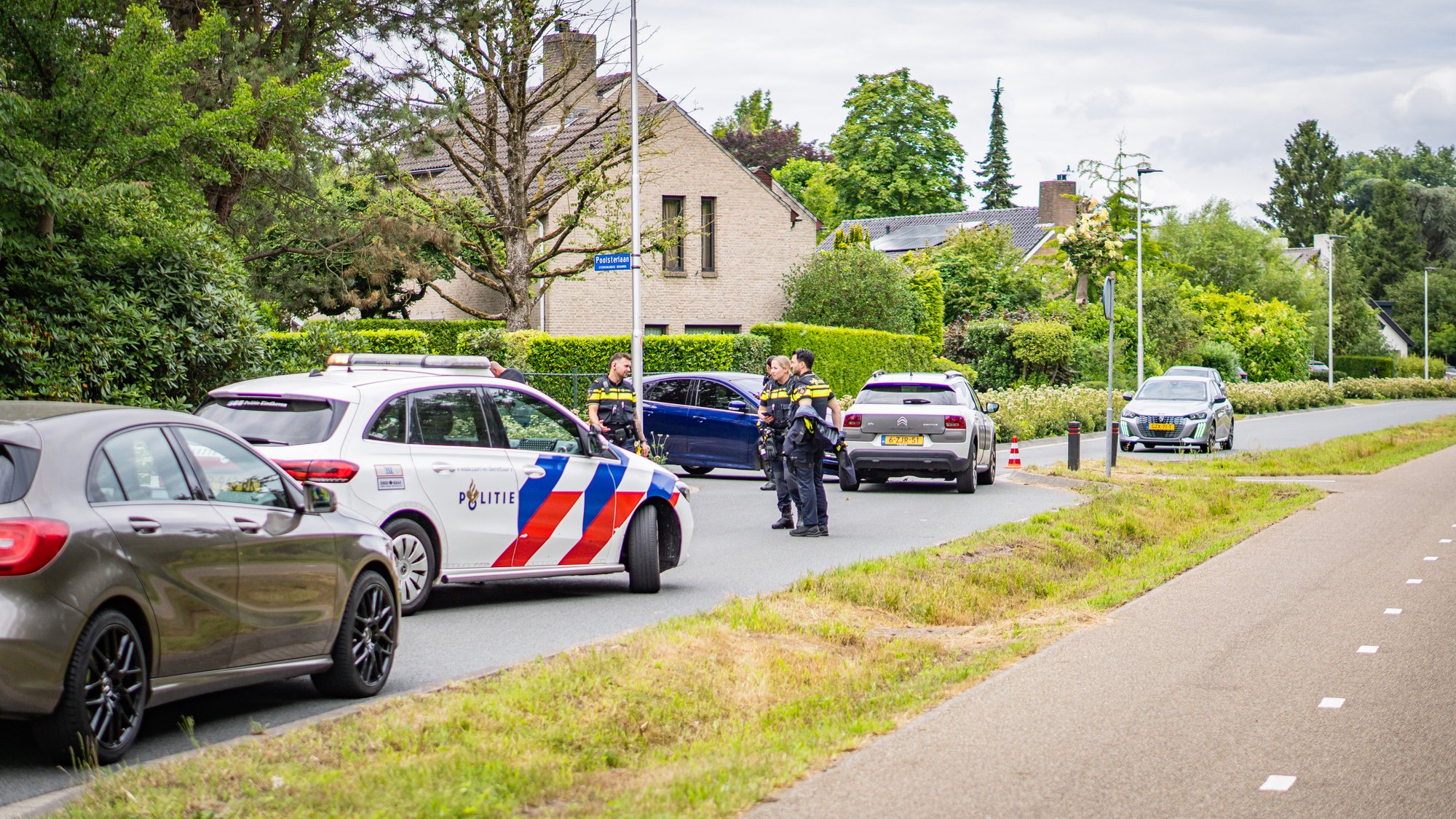 Forse schade bij aanrijding tussen twee auto's in Eindhoven