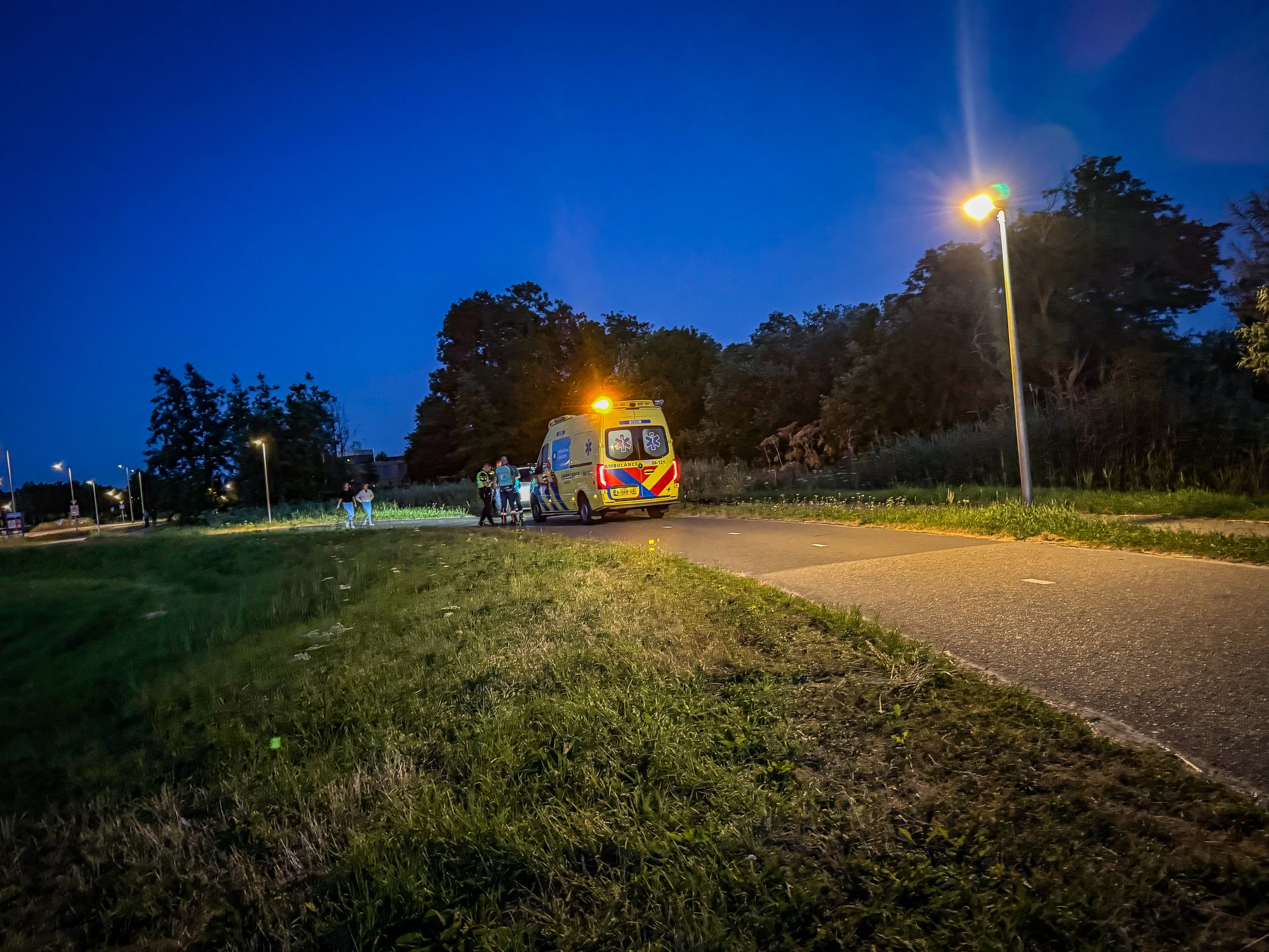 Grote inzet hulpdiensten na melding van mogelijke persoon te water in Kampen