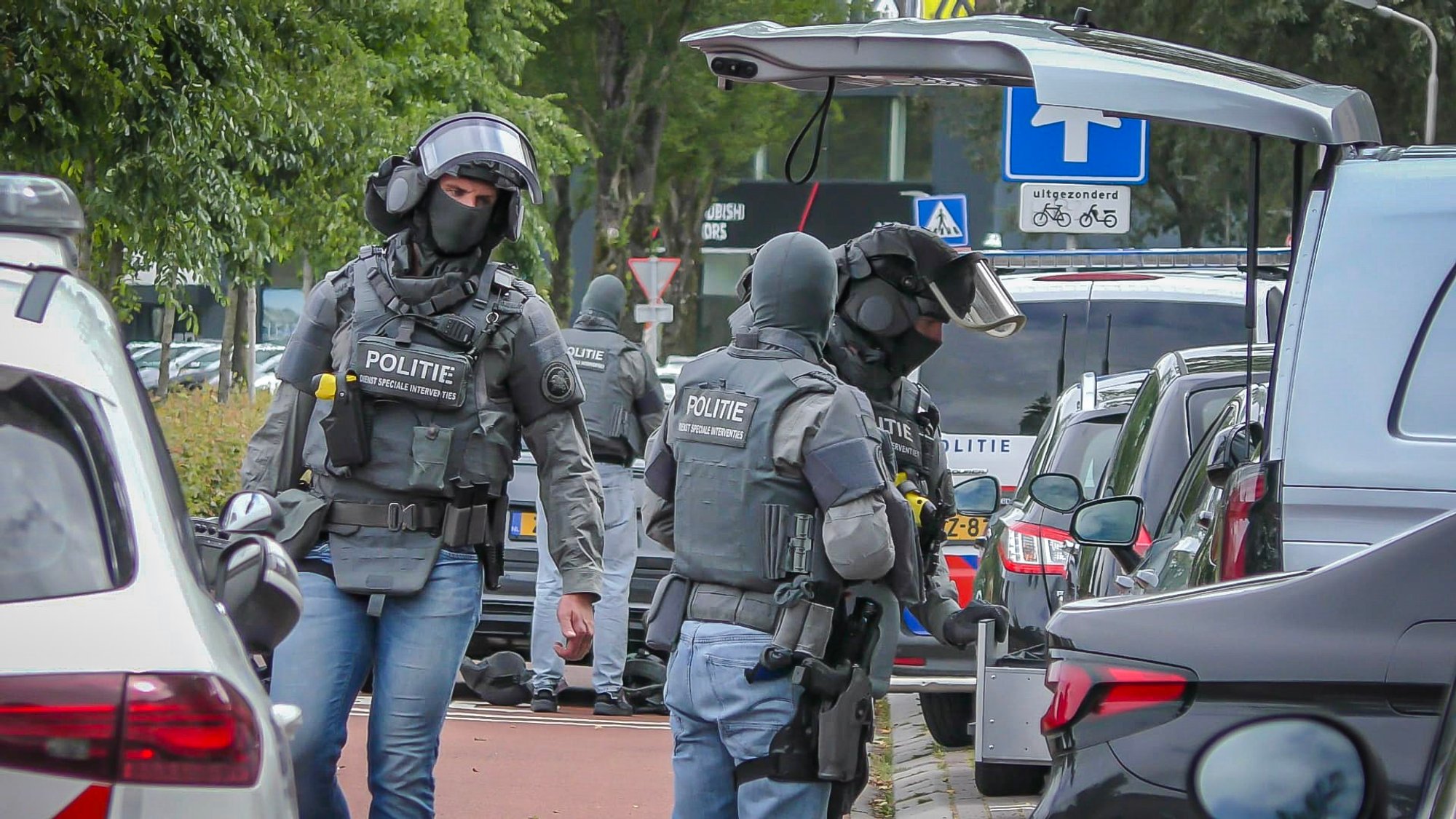 Grote politie-inzet en DSI na melding van mogelijk vuurwapen in Leeuwarden