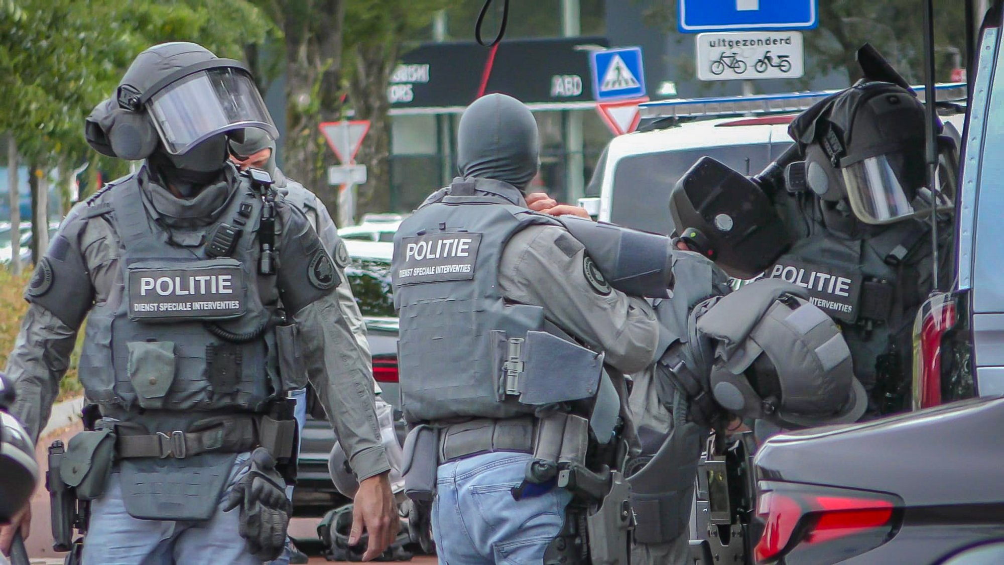 Grote politie-inzet en DSI na melding van mogelijk vuurwapen in Leeuwarden
