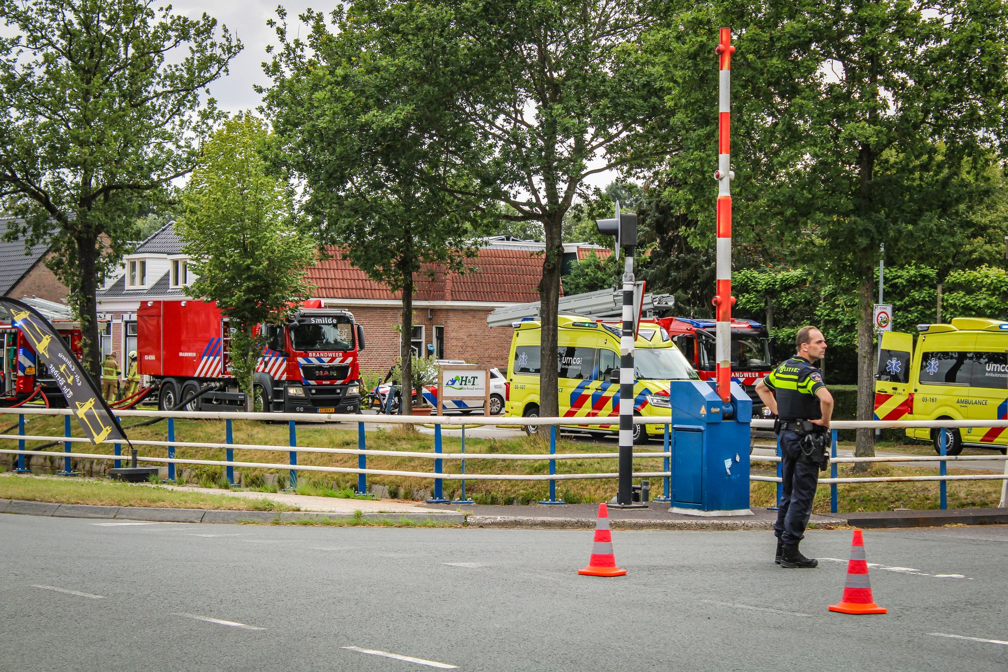 Grote woningbrand aan Kanaalweg, zichtschermen geplaatst