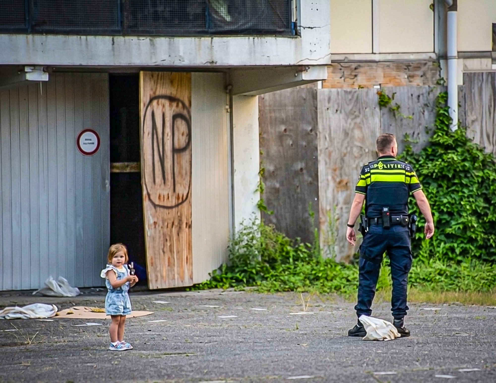 Inbraak spuiweg dordrecht meerdere verdachte met mogelijk vuurwapen op vlucht zulu vloog boven Dordrecht hond ingezet