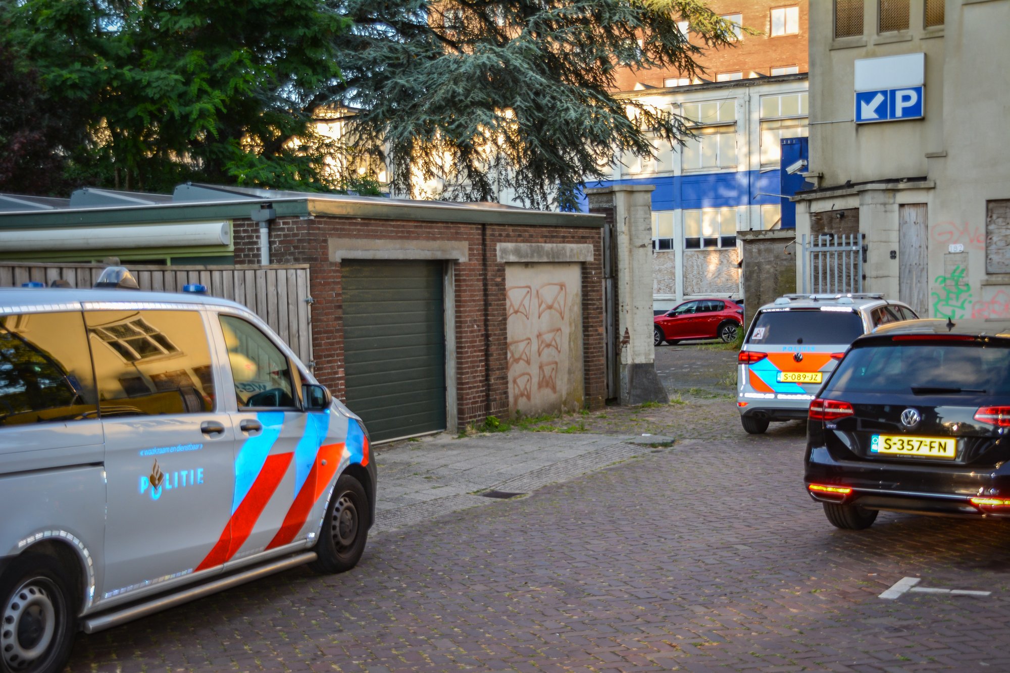 Inbraak spuiweg dordrecht meerdere verdachte met mogelijk vuurwapen op vlucht zulu vloog boven Dordrecht hond ingezet