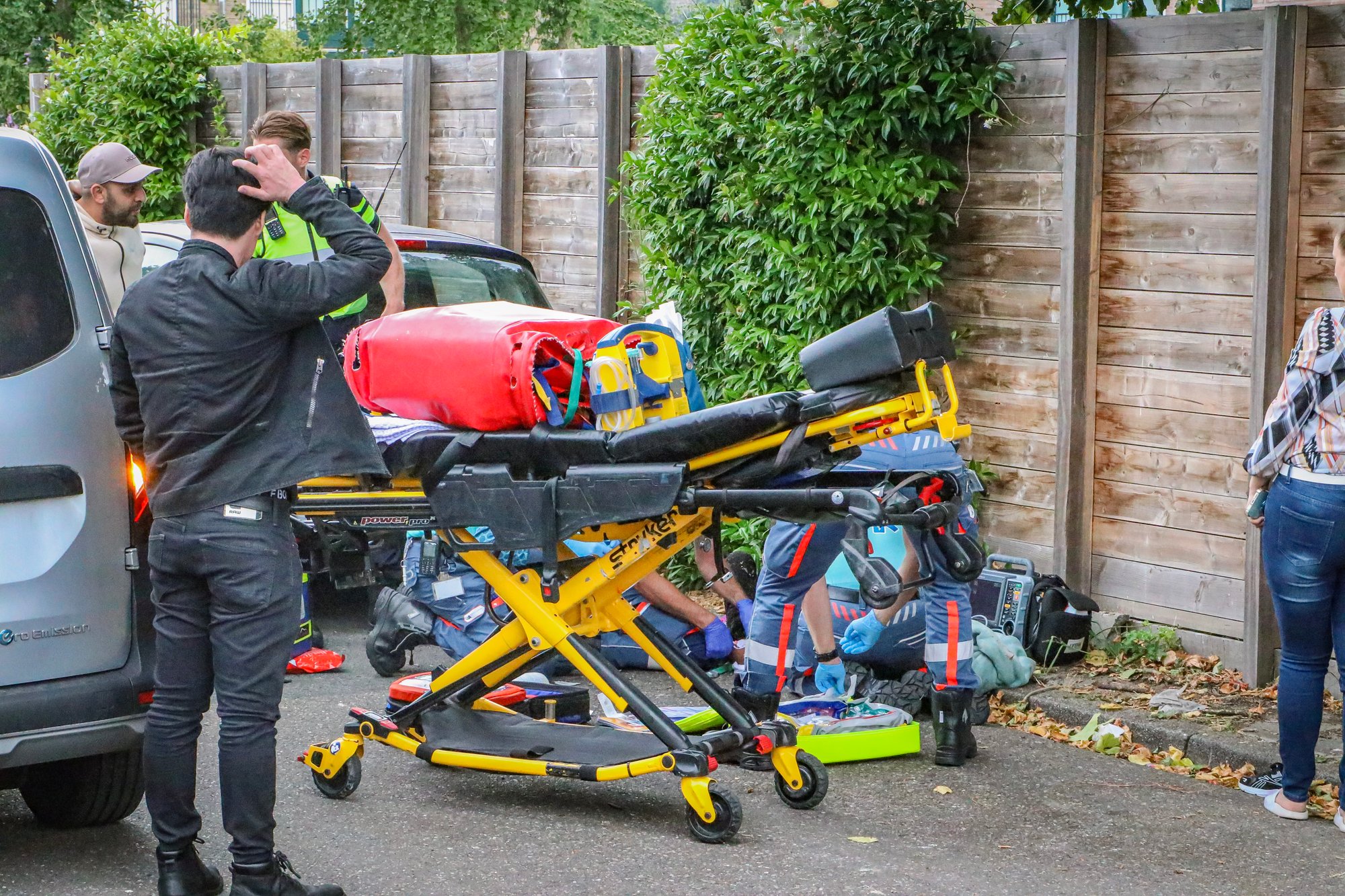 Kind op klein fietsje aangereden door auto in Uithoorn, traumahelikopter ingezet