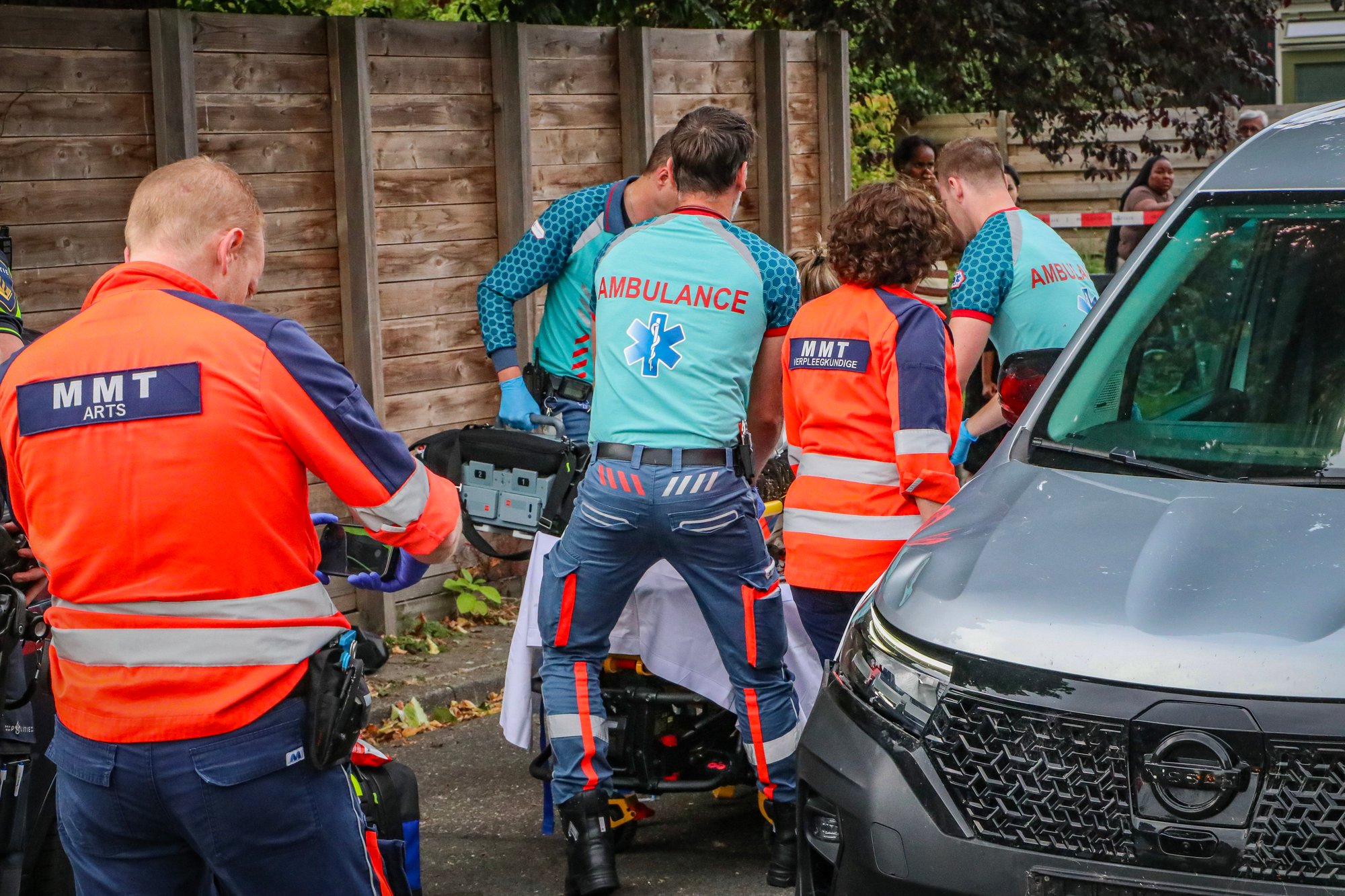 Kind op klein fietsje aangereden door auto in Uithoorn, traumahelikopter ingezet