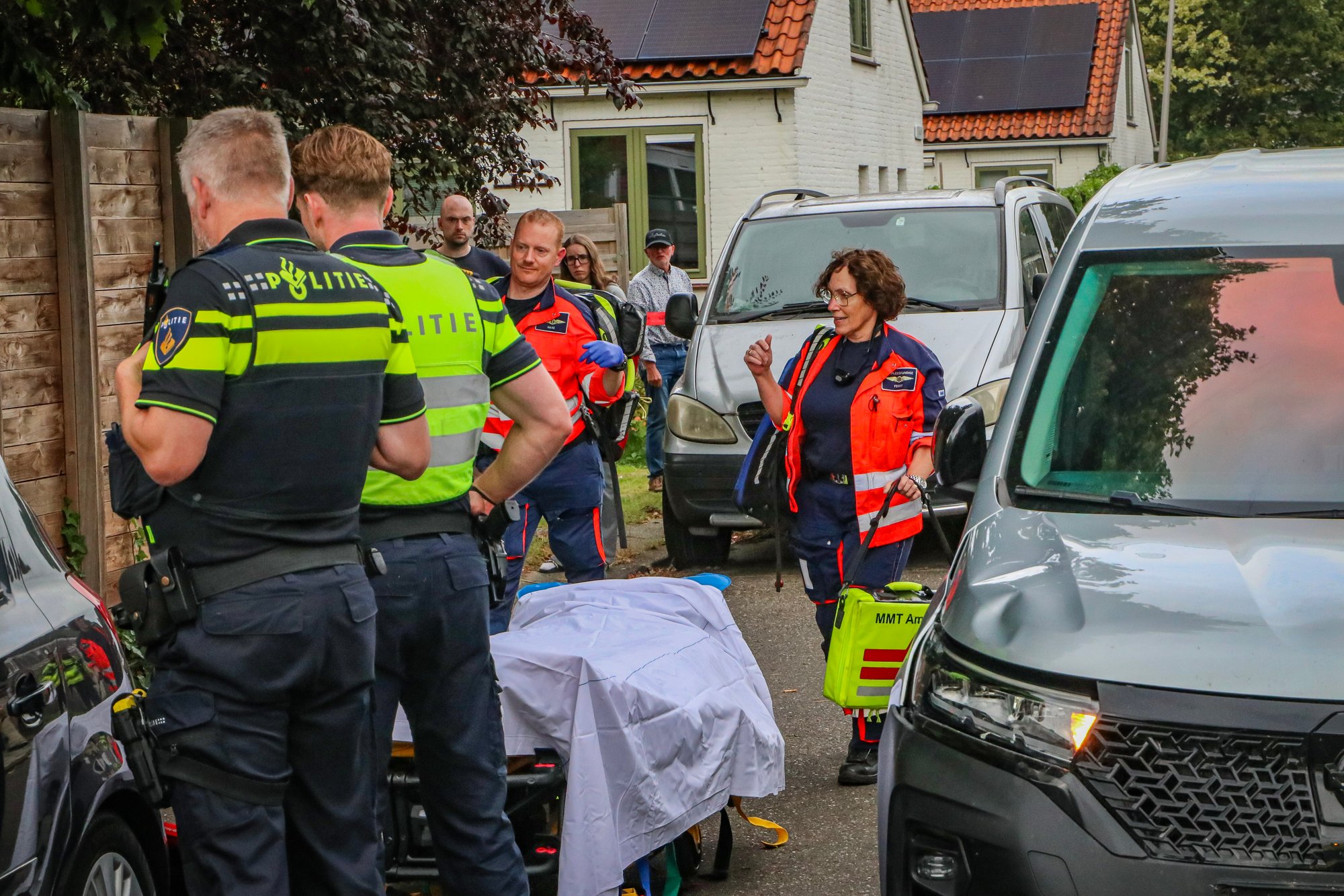Kind op klein fietsje aangereden door auto in Uithoorn, traumahelikopter ingezet