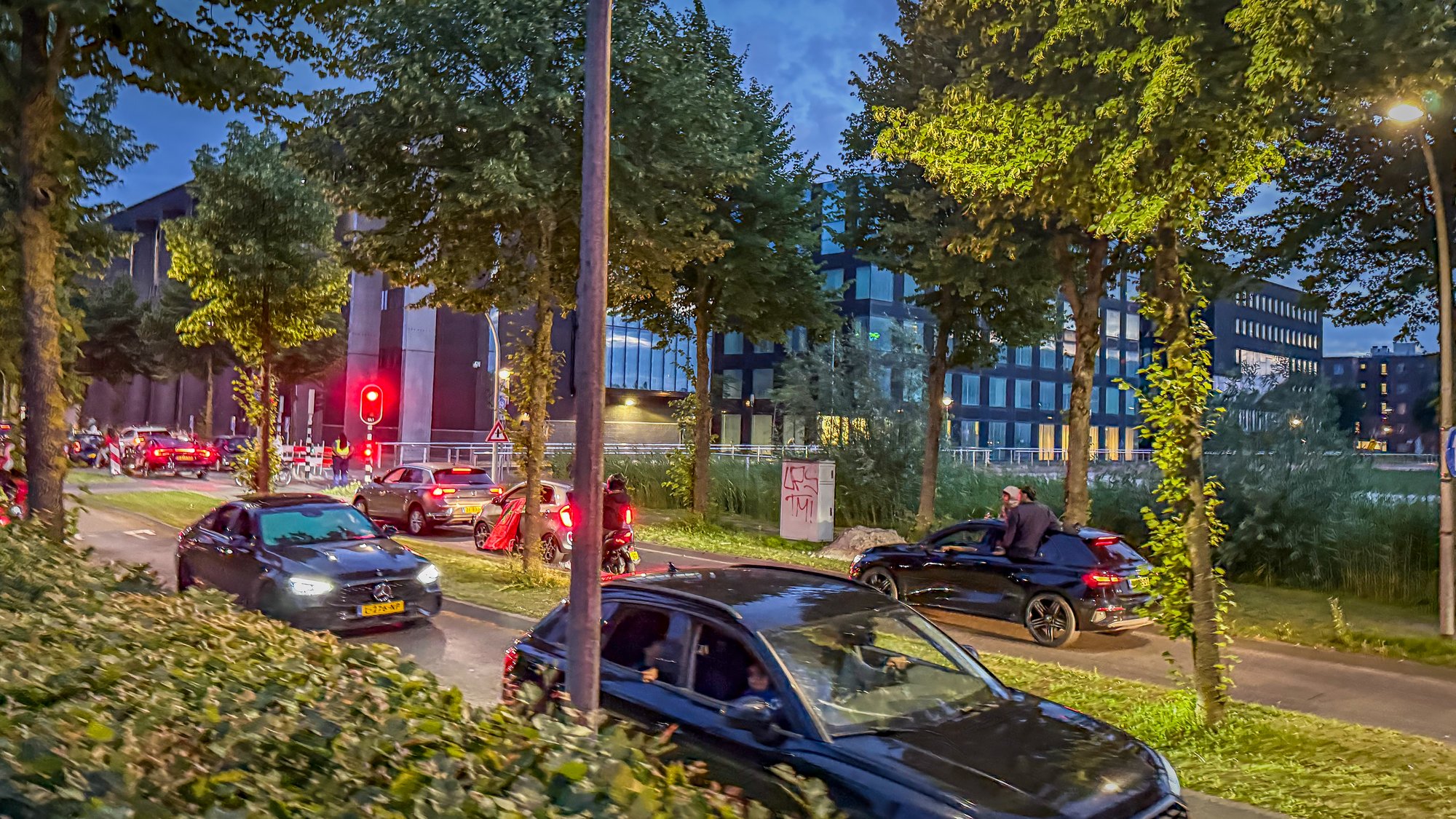 Marokkaanse overwinning op Canada zorgt voor feestelijke autostoet in Lelystad