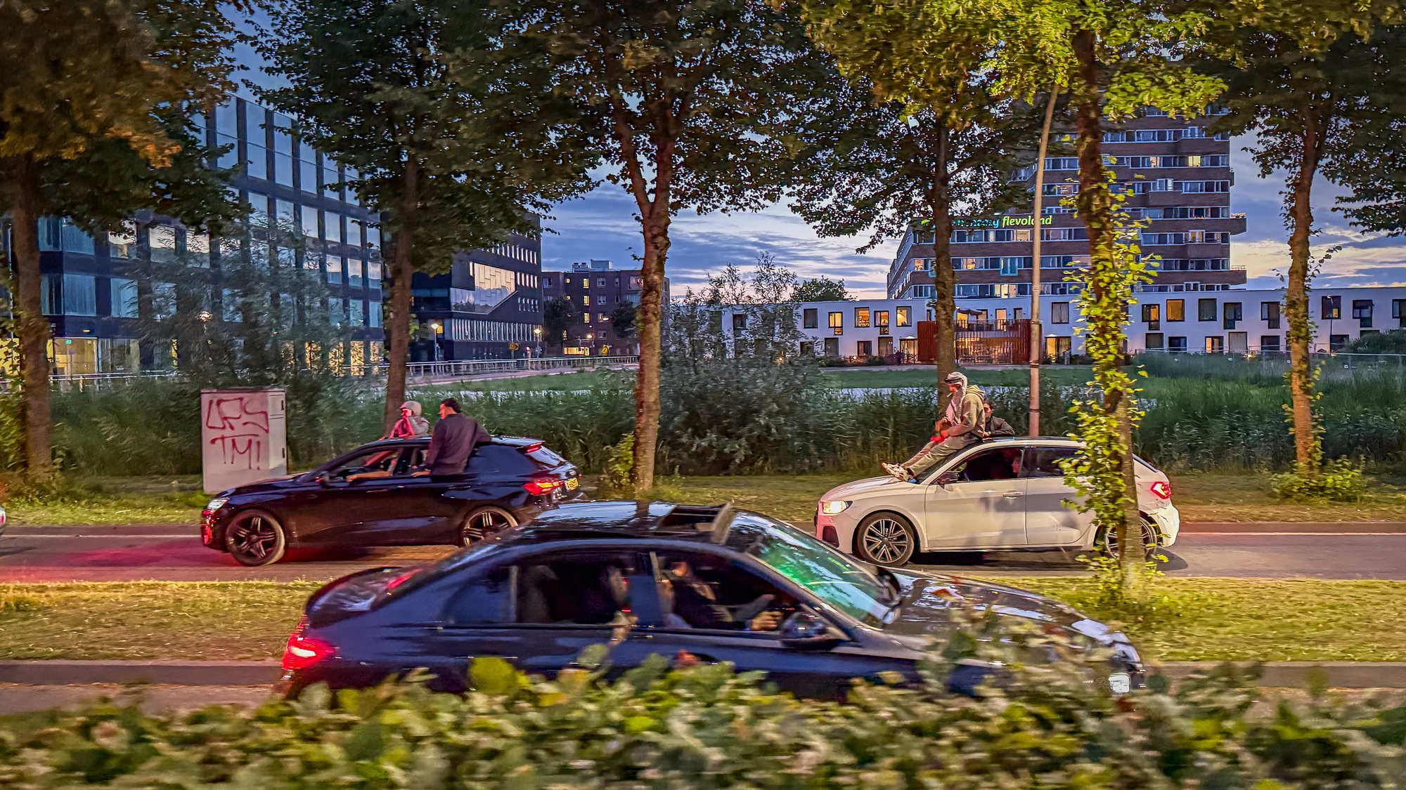 Marokkaanse overwinning op Canada zorgt voor feestelijke autostoet in Lelystad