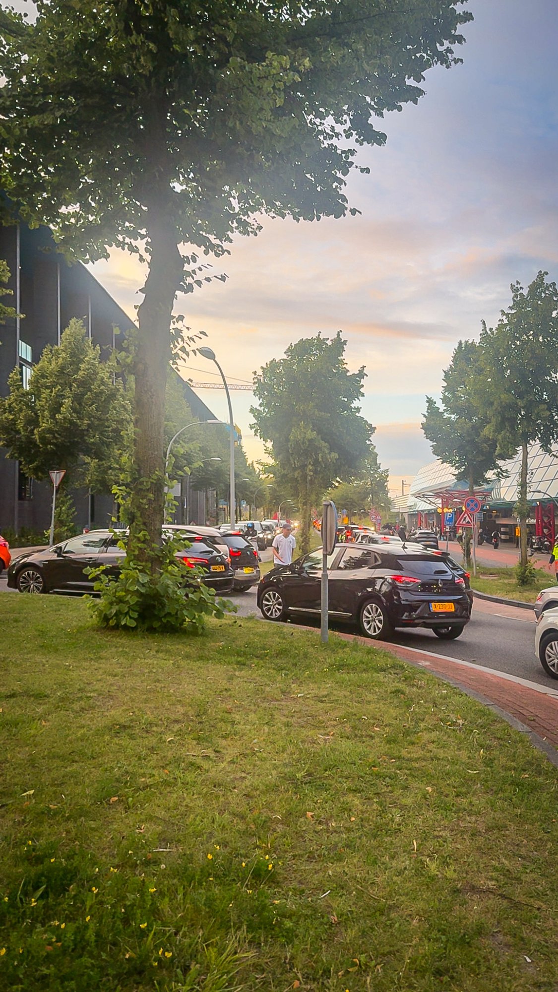 Marokkaanse overwinning op Canada zorgt voor feestelijke autostoet in Lelystad