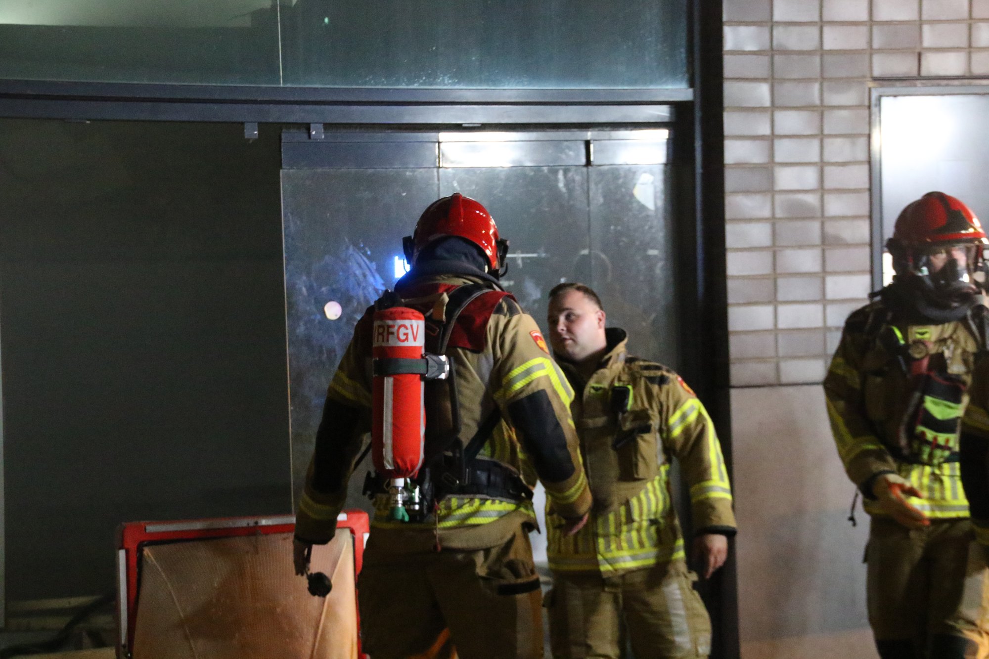 Middelbrand bij winkelpand aan De Promesse in Lelystad