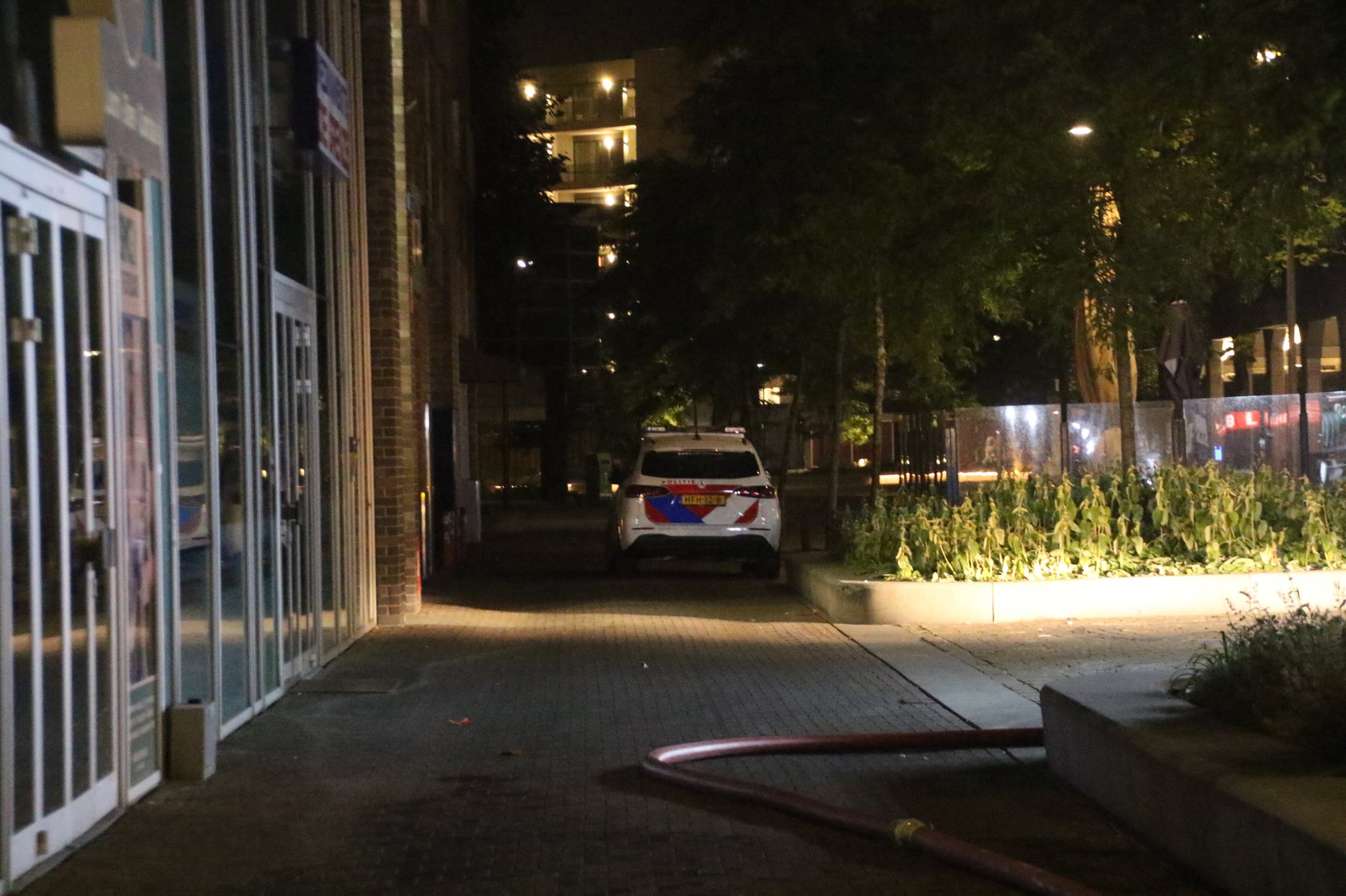 Middelbrand bij winkelpand aan De Promesse in Lelystad