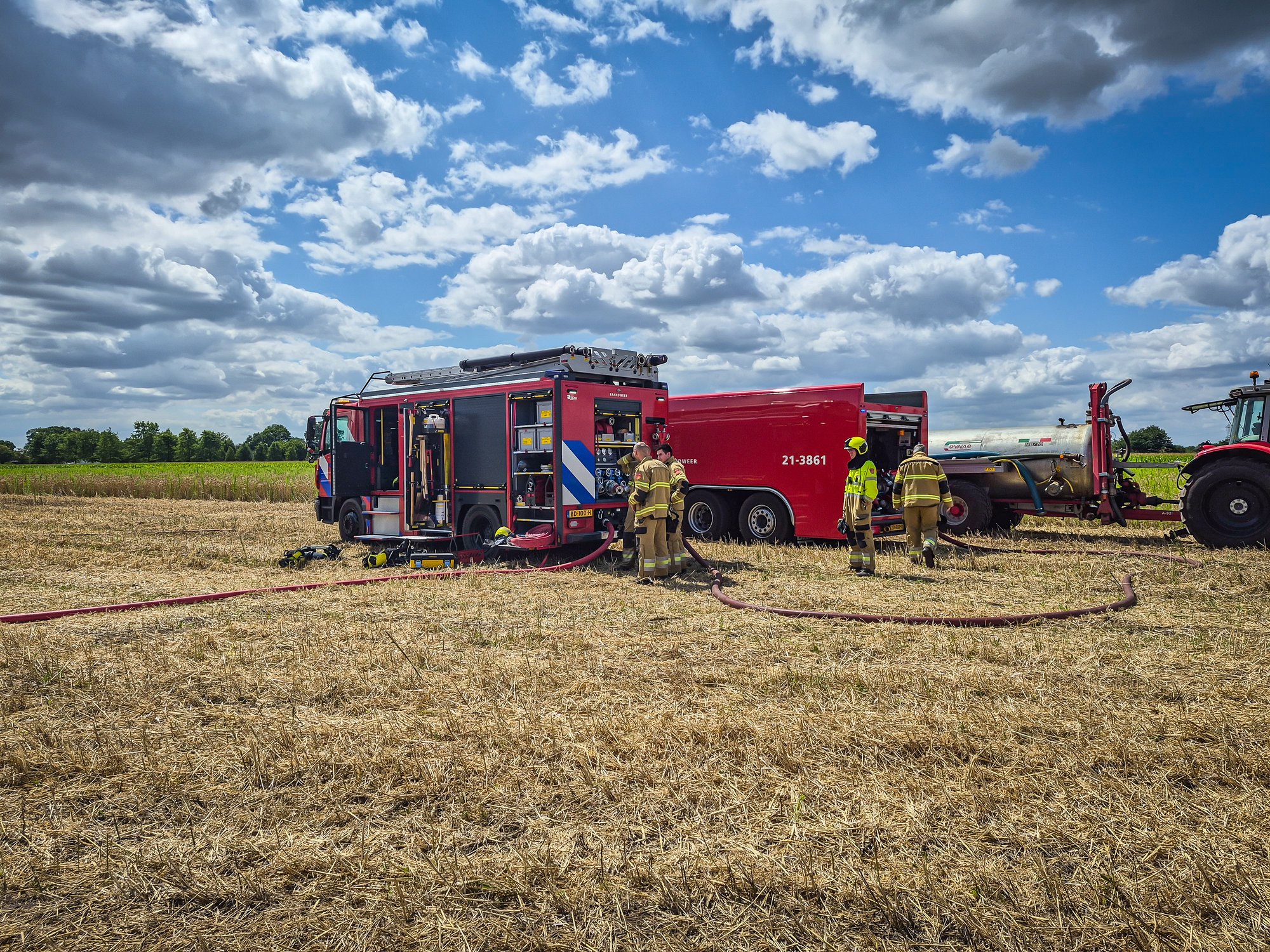Ongeveer 300 vierkante meter tarweveld afgebrand bij brand in Boekel