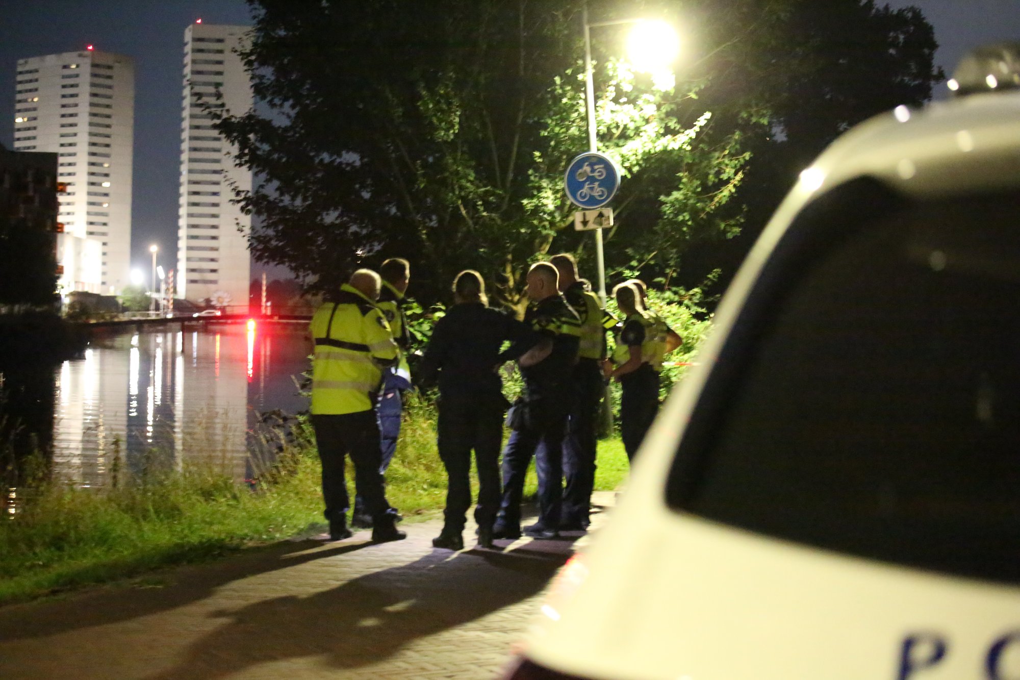 Overleden persoon aangetroffen in het water aan het Verlengde Winschoterdiep in Groningen