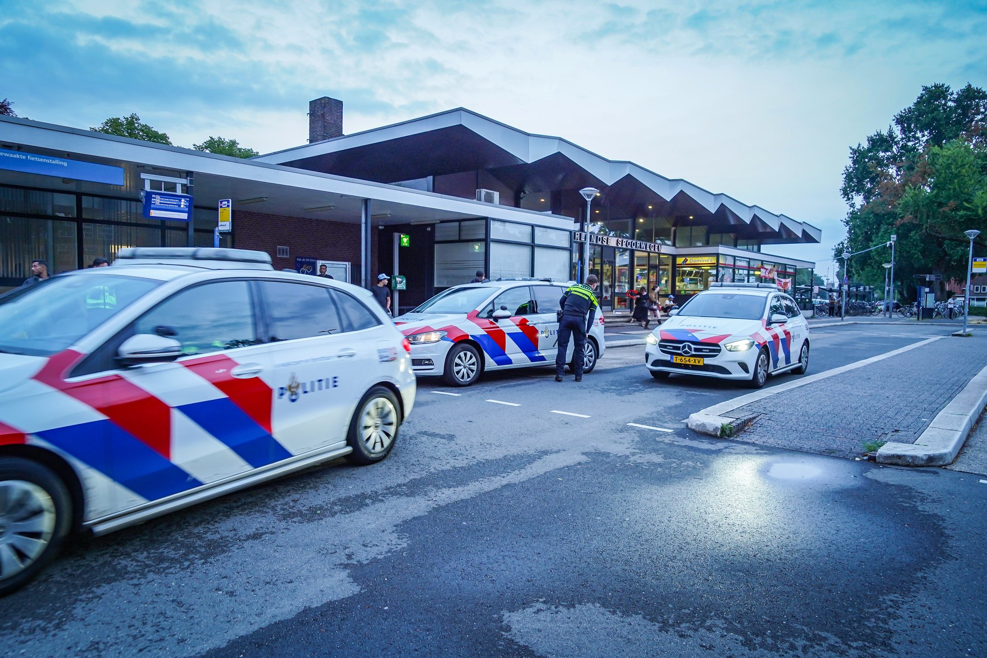 Persoon aangehouden na urenlange overlast op stationsplein in Emmen