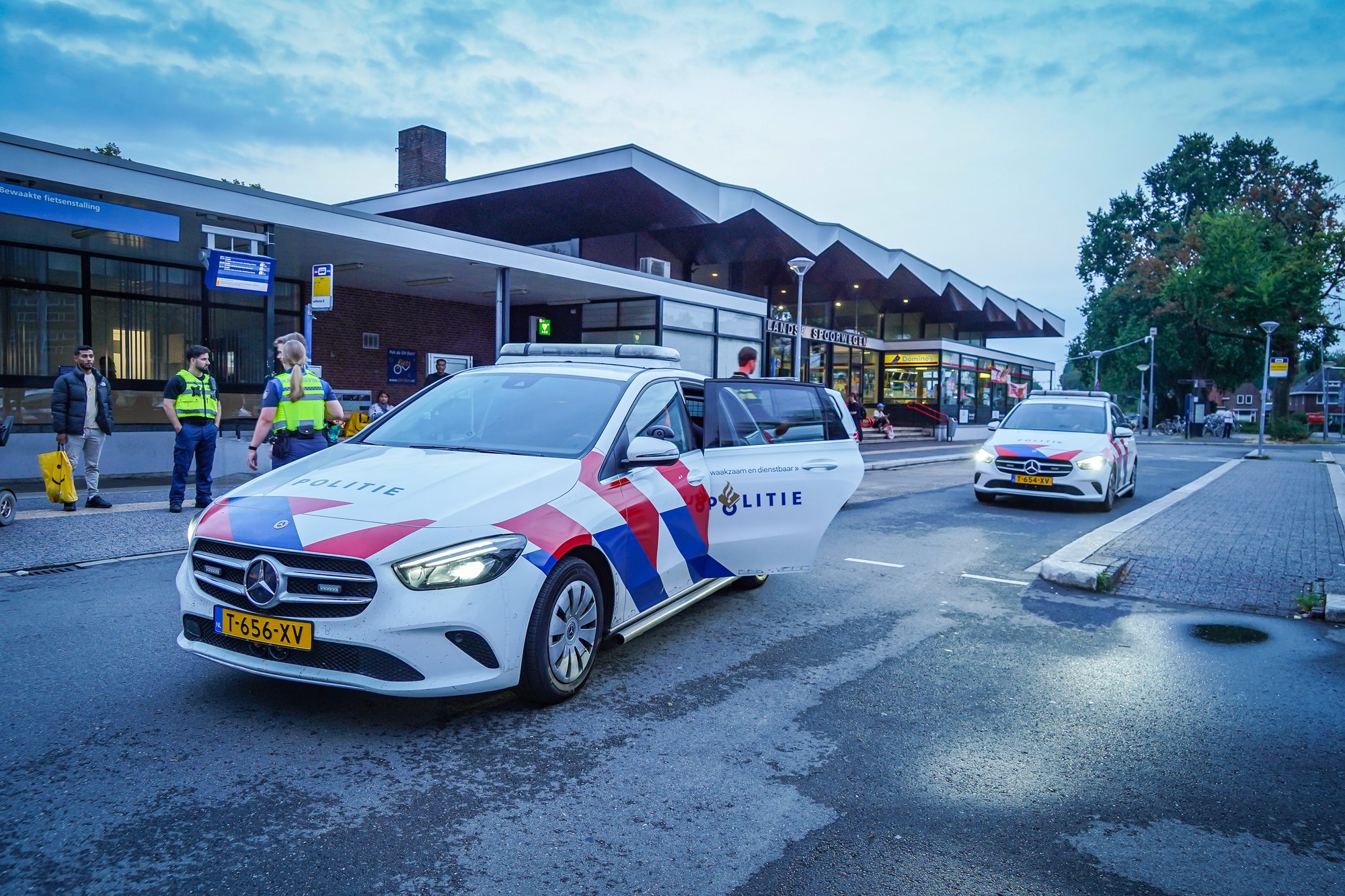 Persoon aangehouden na urenlange overlast op stationsplein in Emmen