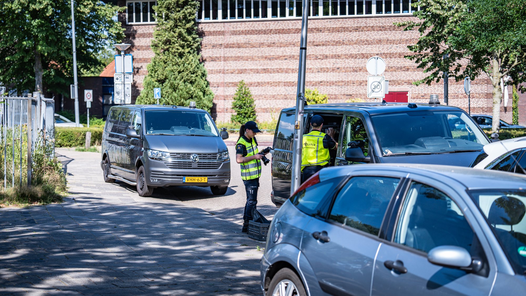 Persoon overleden na aanrijding met trein op station Eindhoven Strijp-S, agente onwel tijdens inzet