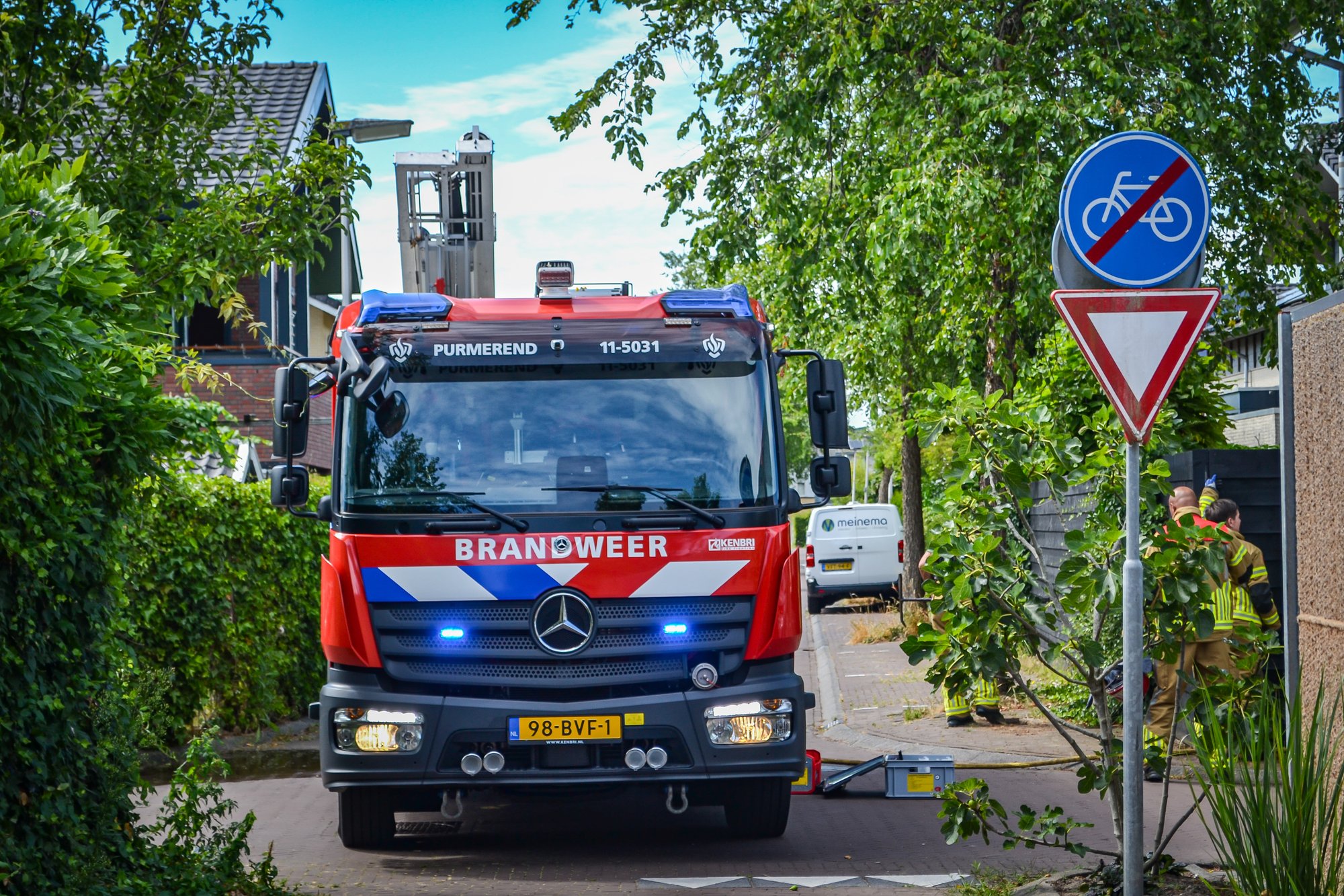 Schuttingbrand snel geblust aan Walvisbaai in Purmerend