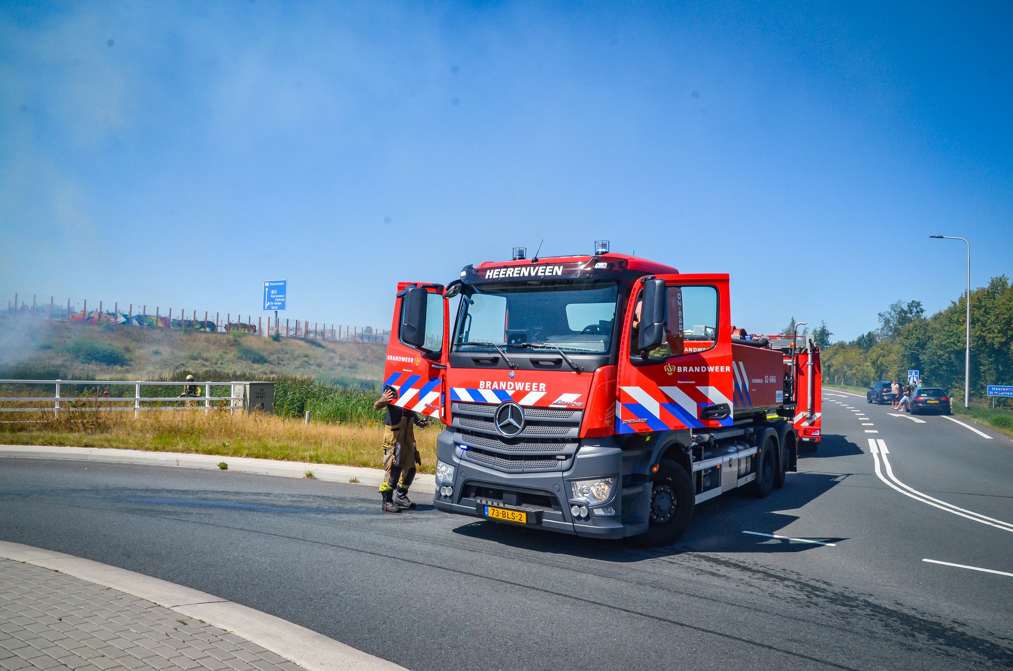 Bermbrand bij toerit snelweg in Heerenveen zorgt voor veel rook