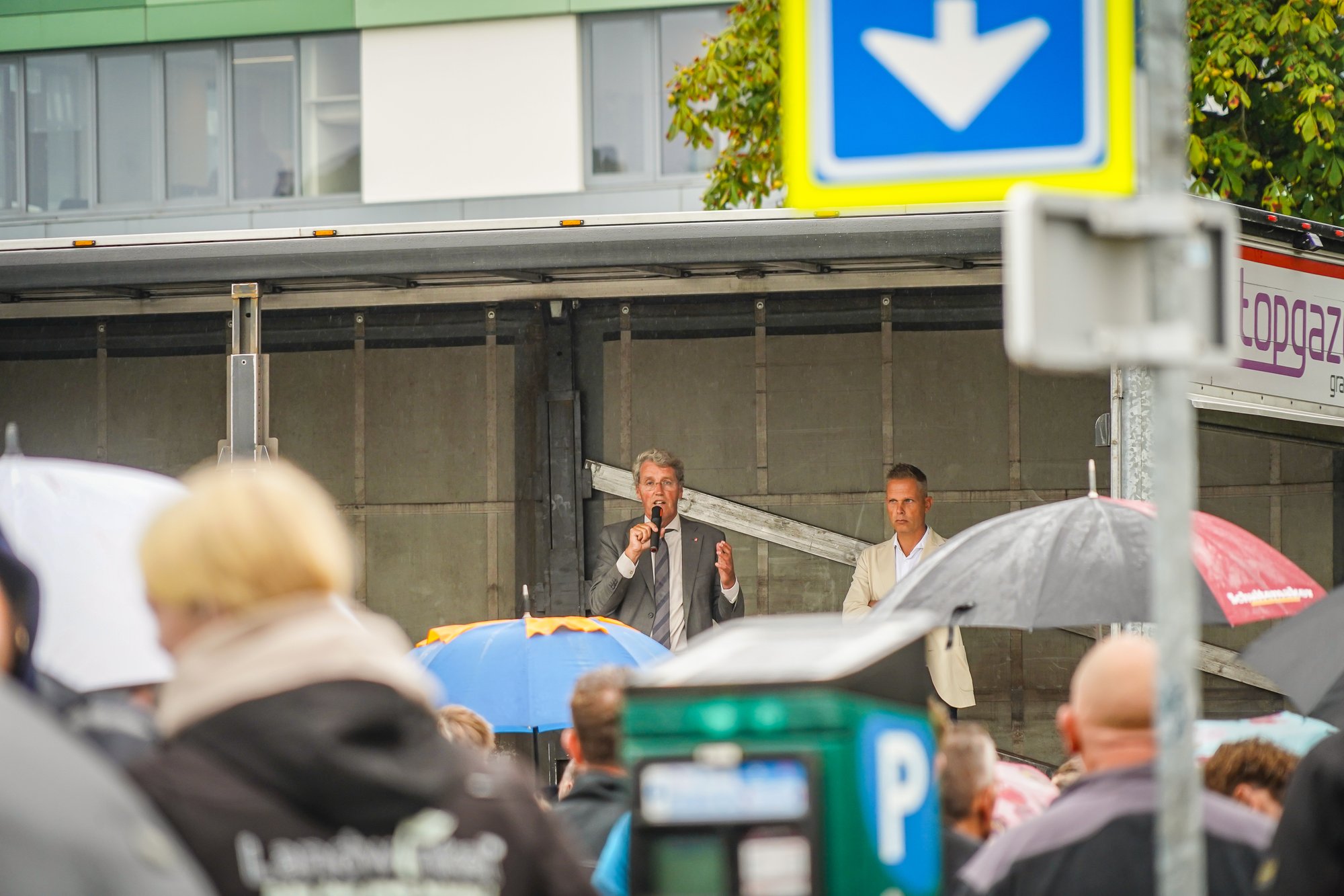 Boeren aangekomen bij gemeentehuis Emmen