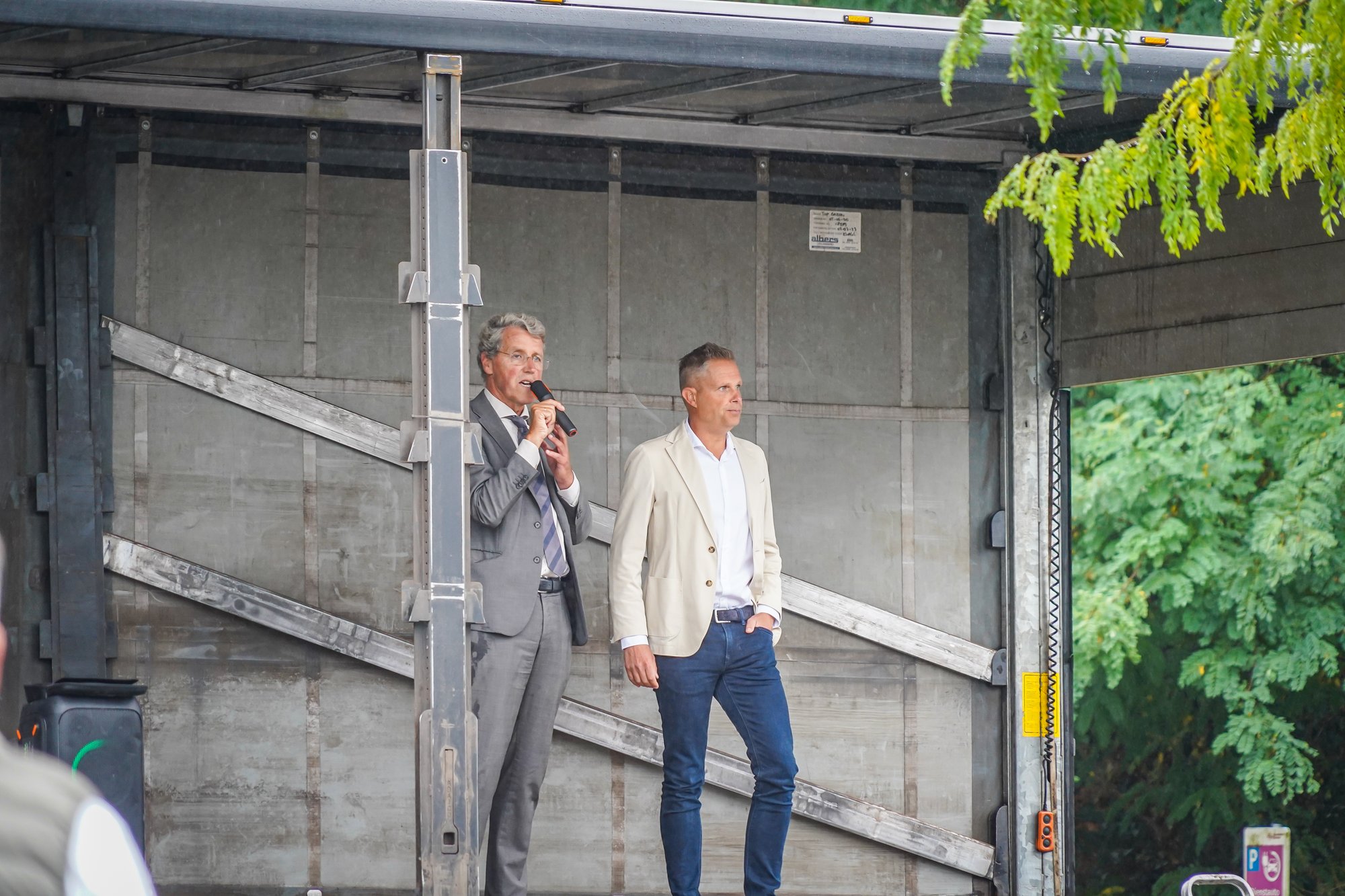 Boeren aangekomen bij gemeentehuis Emmen