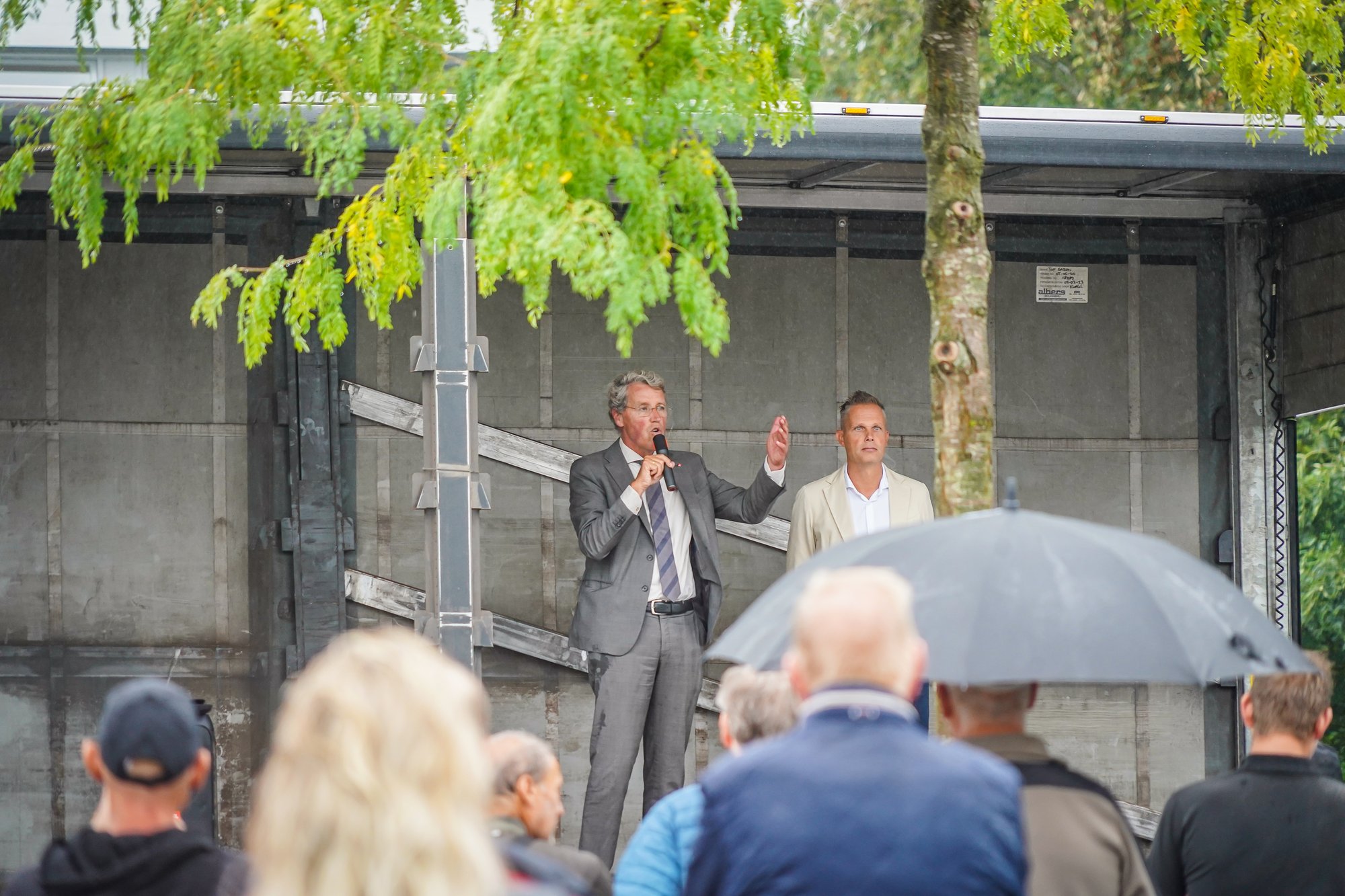 Boeren aangekomen bij gemeentehuis Emmen
