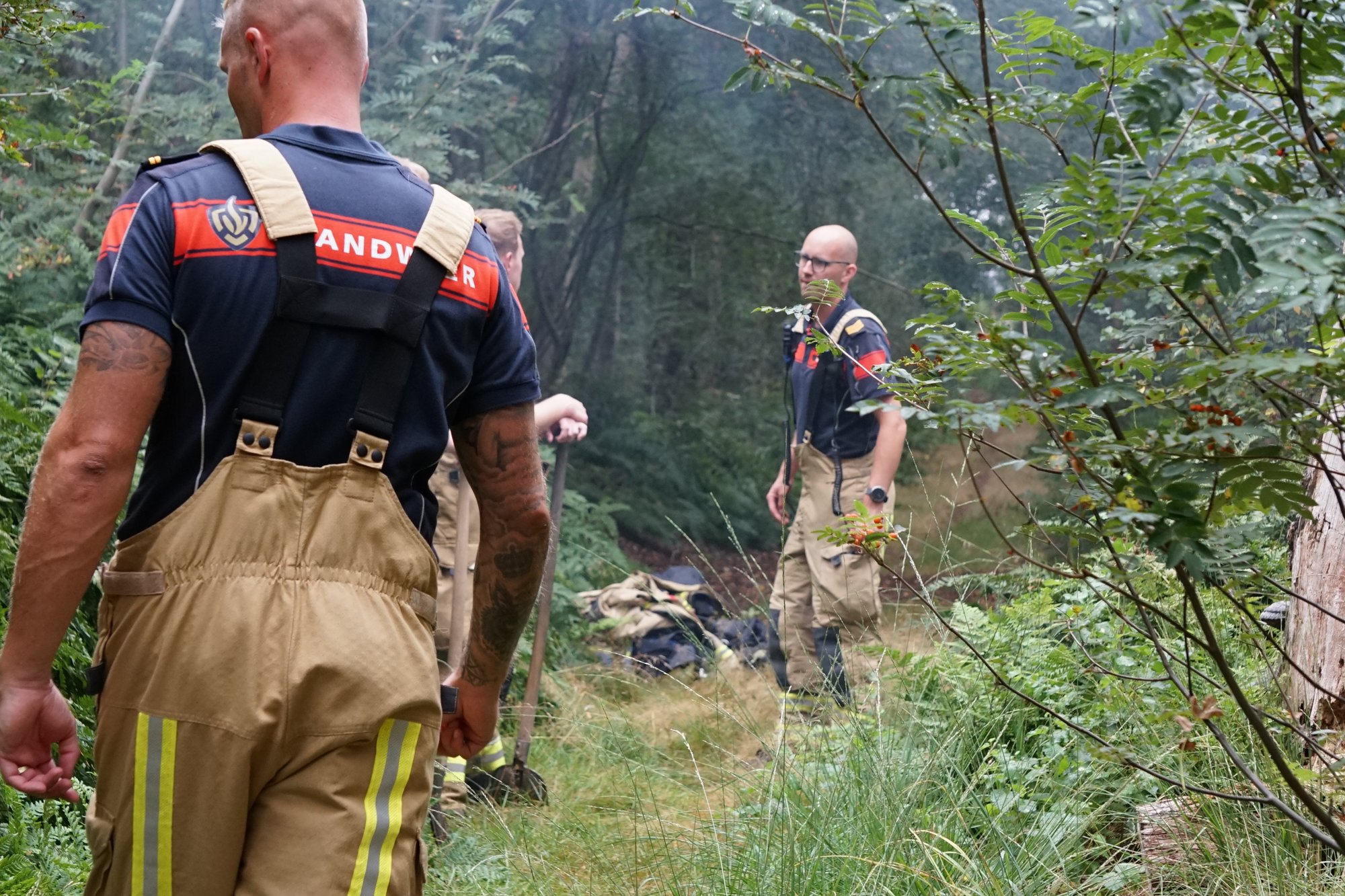 Bosbrand uitgebroken langs Rondweg bij Emmerschans