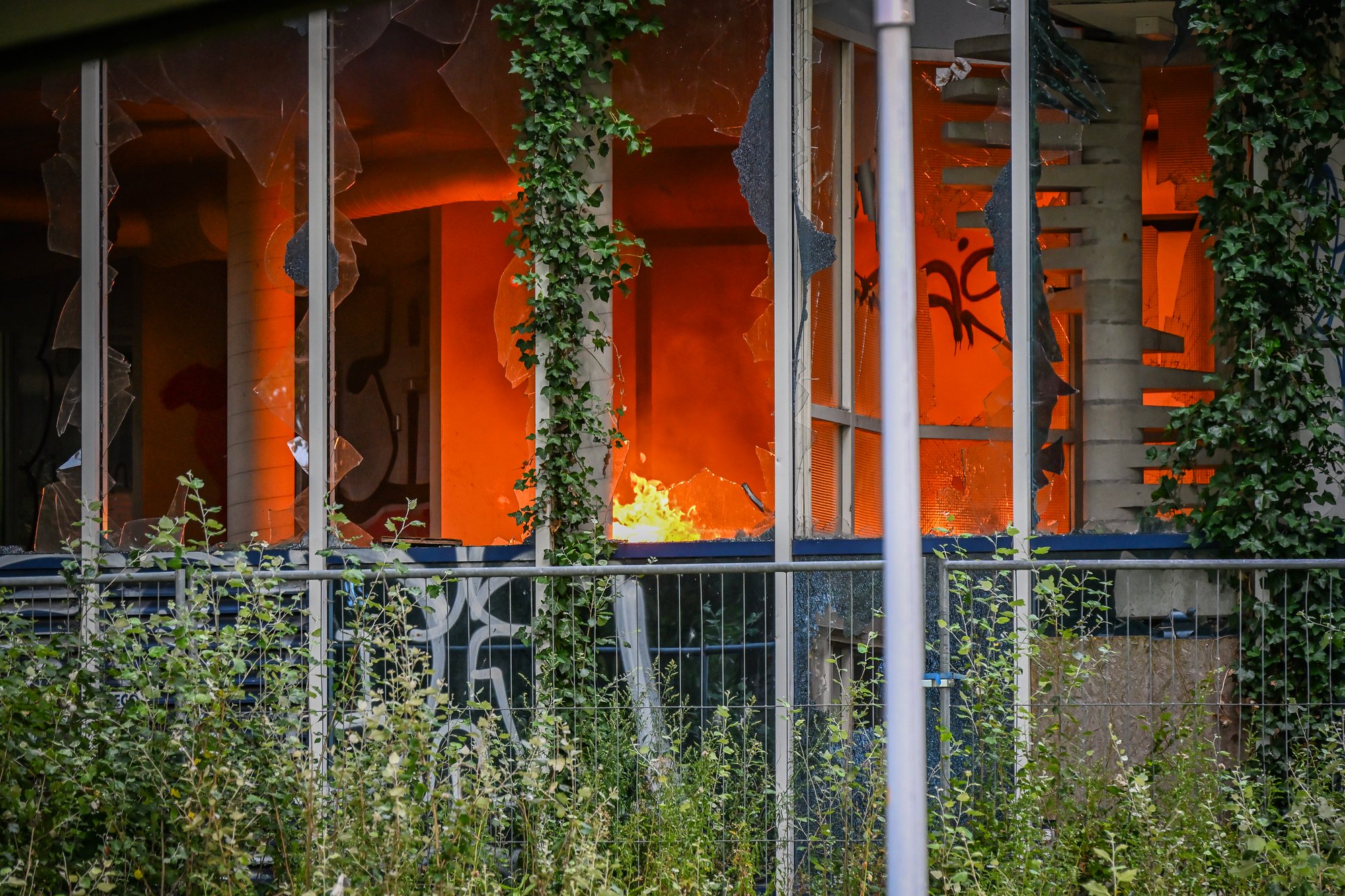 Brand in leegstaand pand aan Randstad 20 in Almere