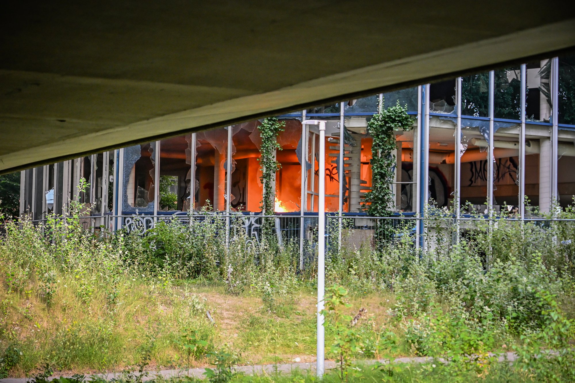Brand in leegstaand pand aan Randstad 20 in Almere