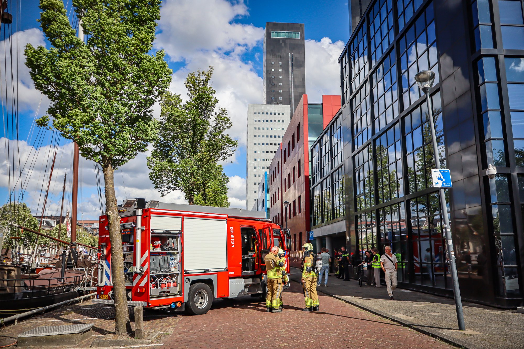 Brand in parkeergarage aan de Snekerkade in Leeuwarden, garage ontruimd
