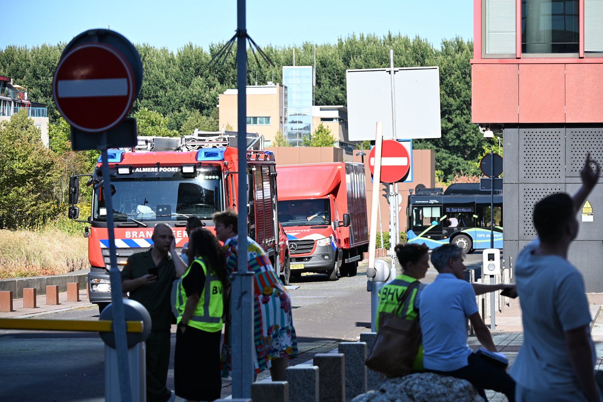 Brandmelding zorgt voor ontruiming van kantoor in WTC Carlton Tower in Almere